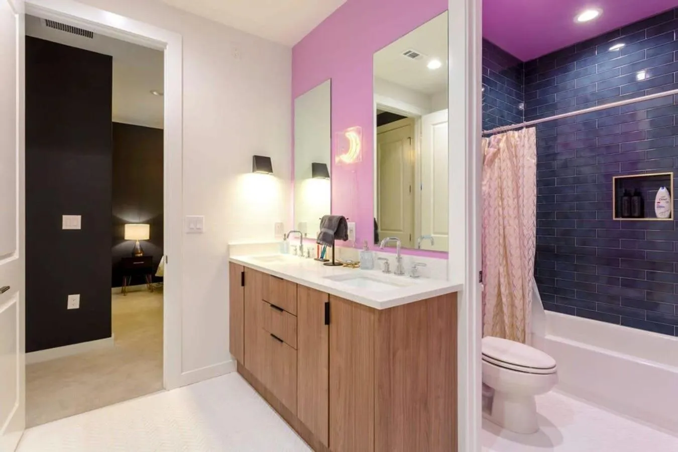 Shower in Massive 10BR Compound - 6 Min to Downtown Austin