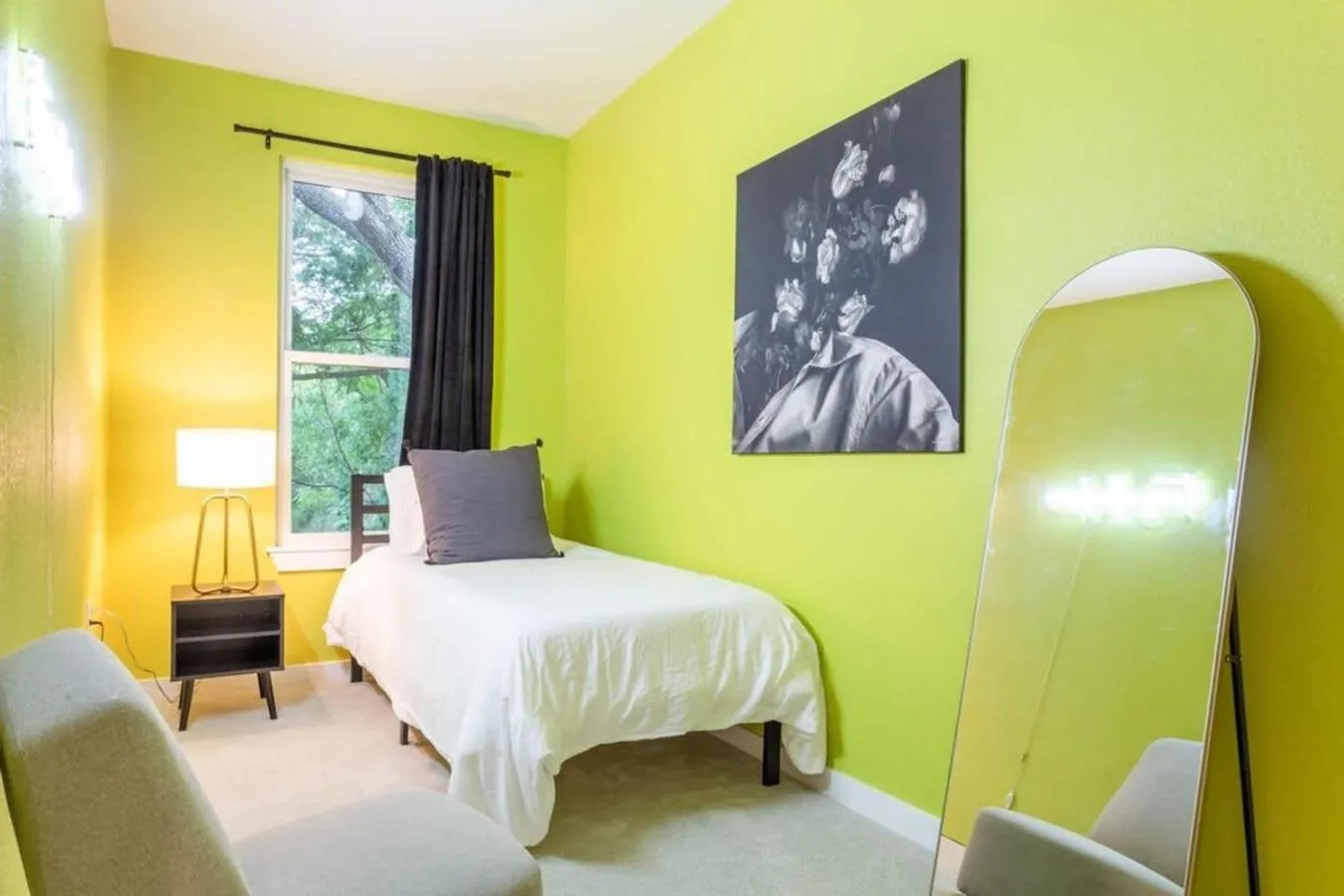 Bed in Massive 10BR Compound - 6 Min to Downtown Austin