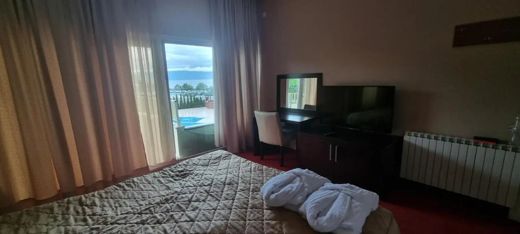 Two-Bedroom Apartment with Balcony in Hotel Bluebell Two-Bedroom Apartment with Balcony in Hotel Bluebell