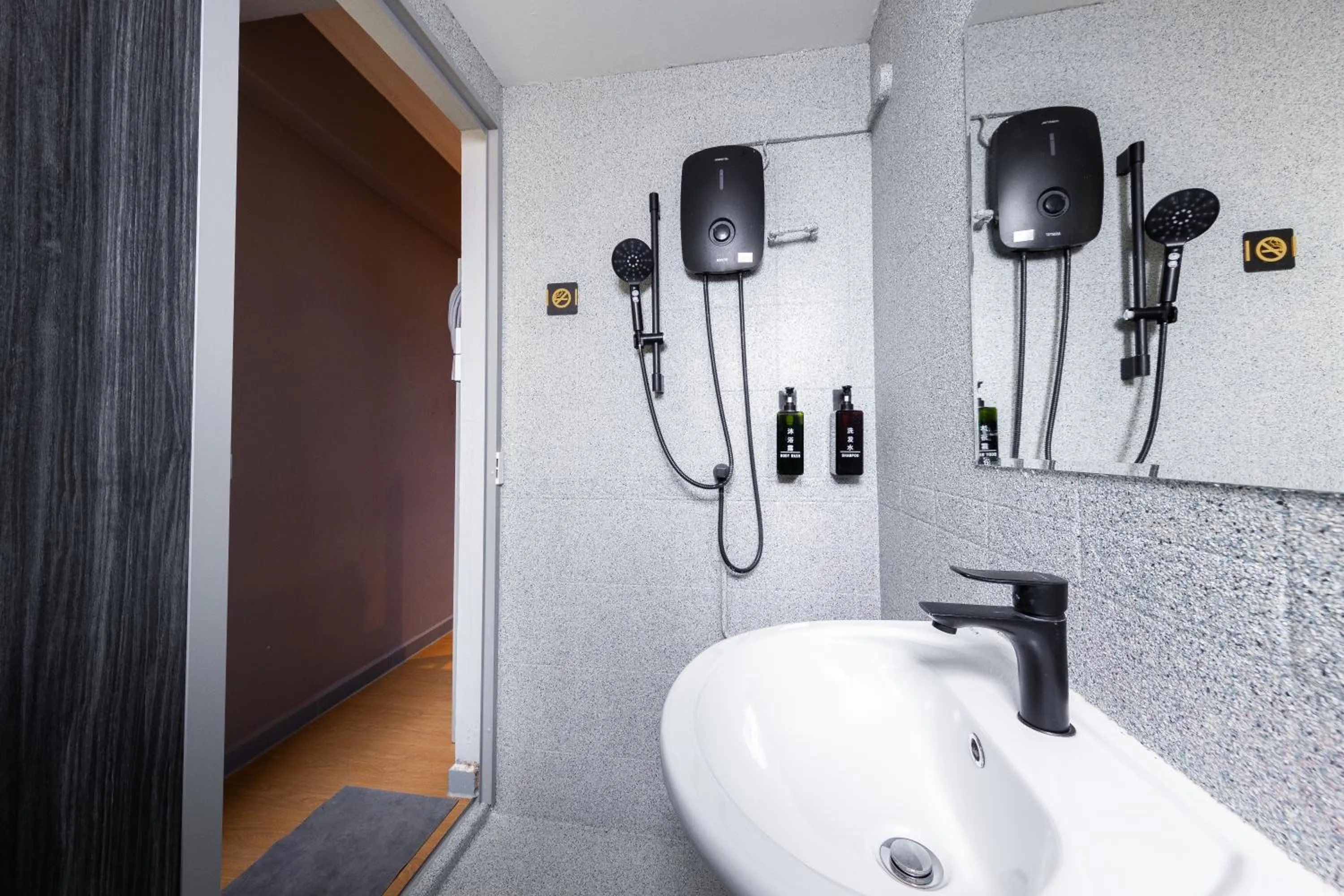 Shower in D'Nova Hotel Kallang