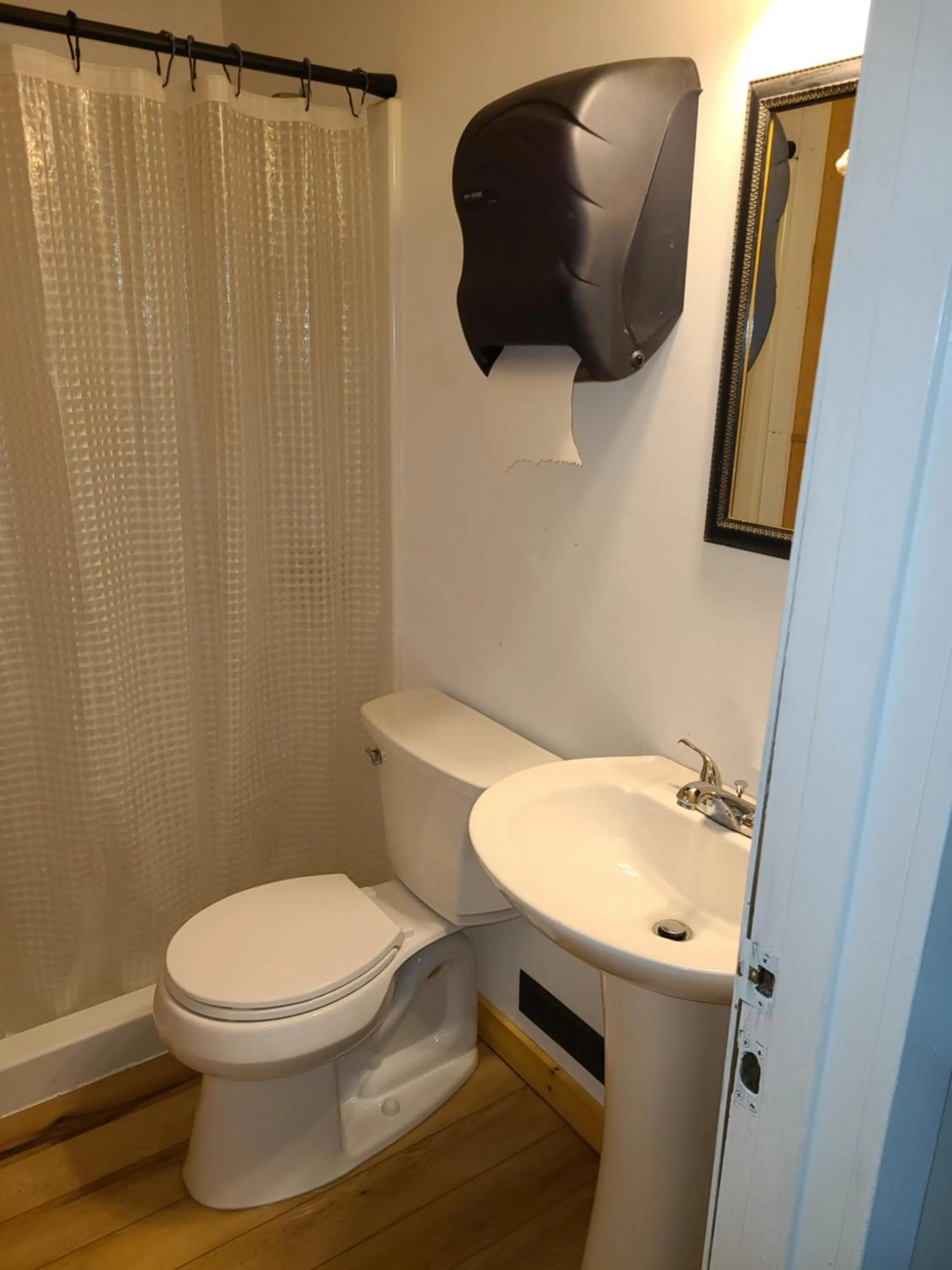 Shower in The Fairview Inn