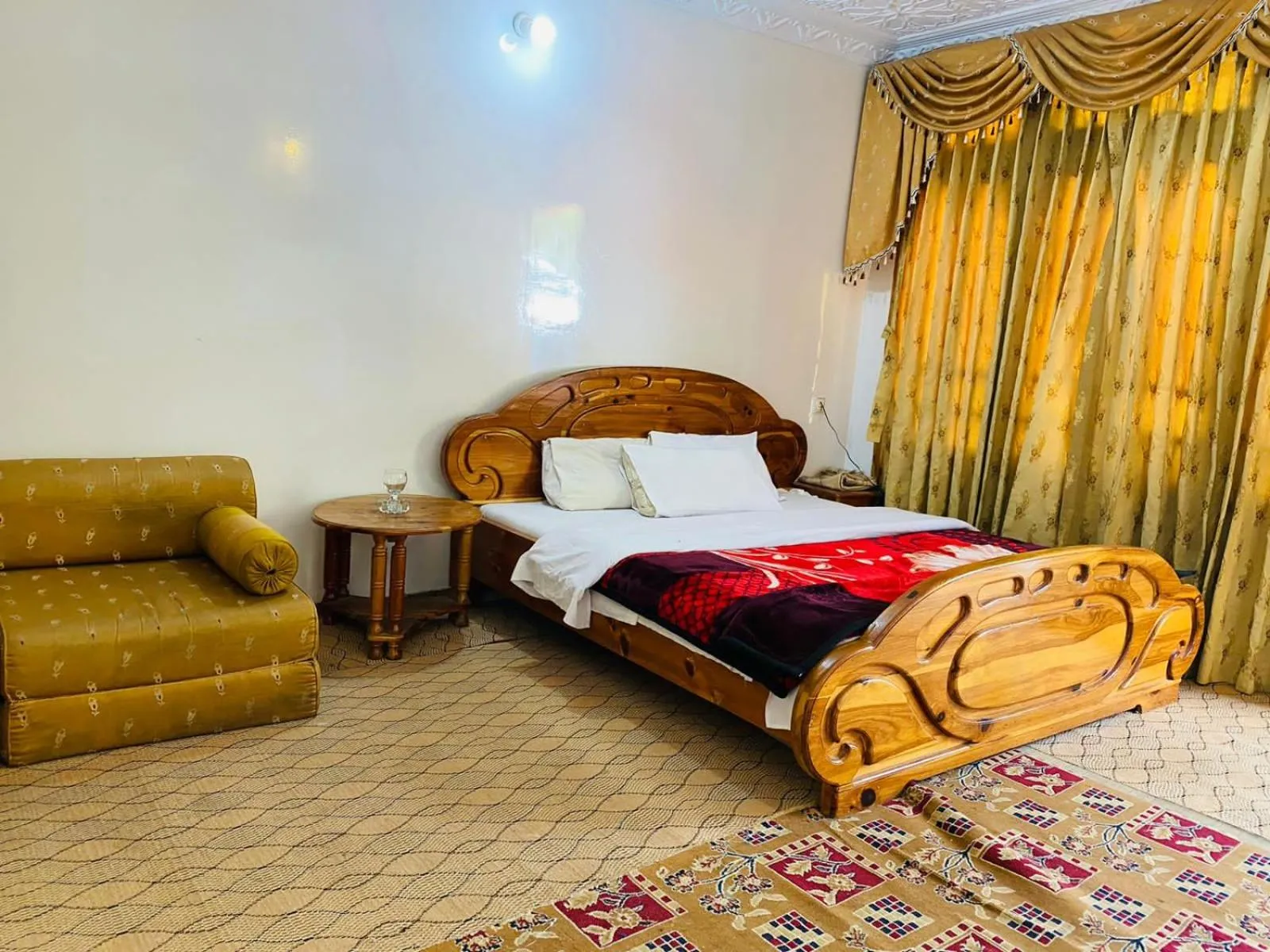 Bed in Hotel Miandam Palace