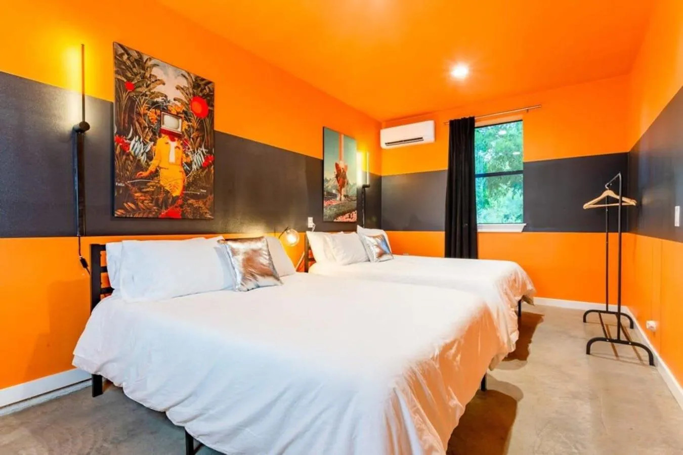 Bed in Eastside House Supreme Downtown 6 Min Drive