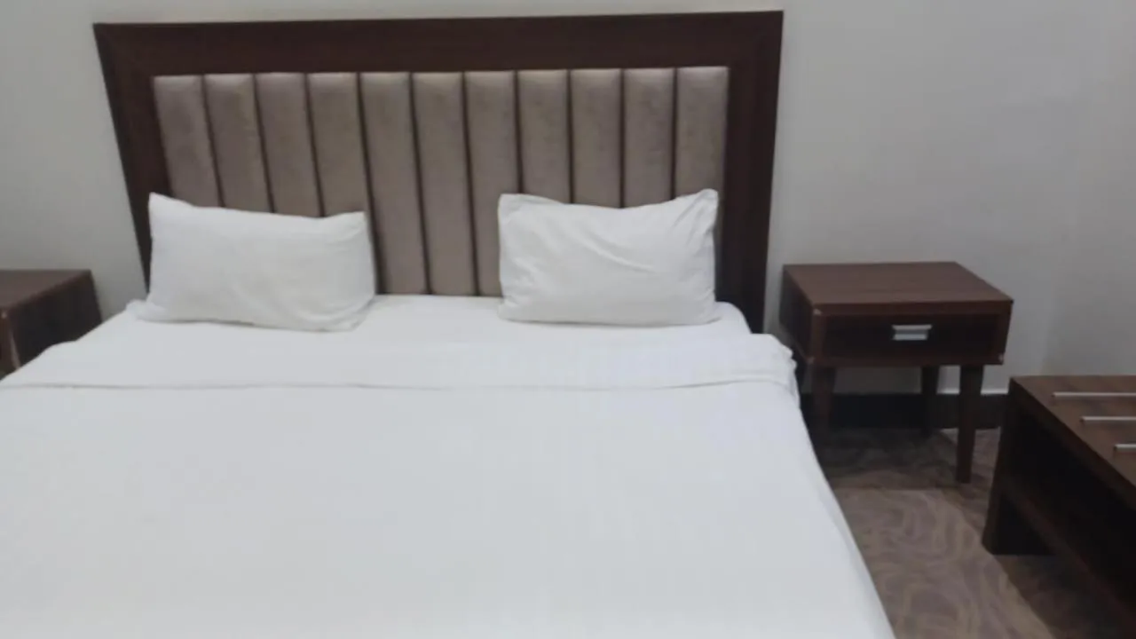 Bed in Quiet Rooms 7