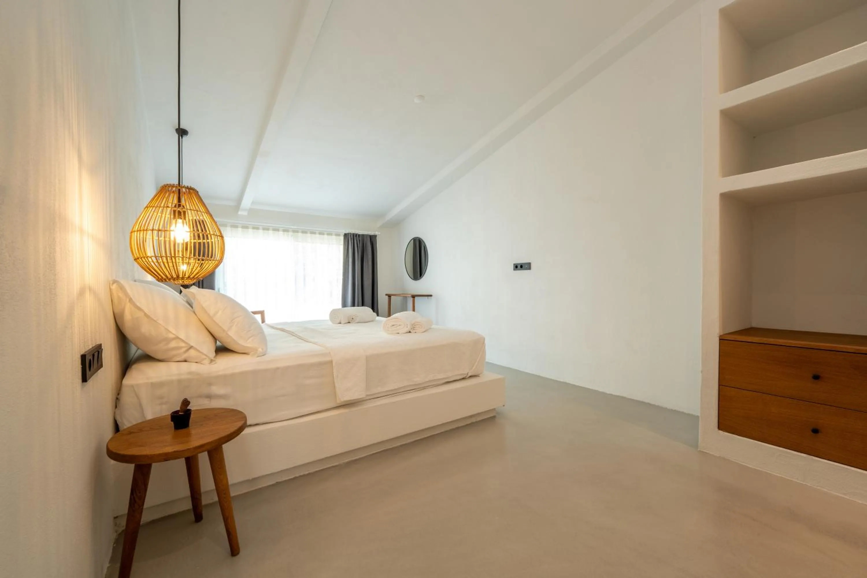 Photo of the whole room, Bed in Gizz Suites