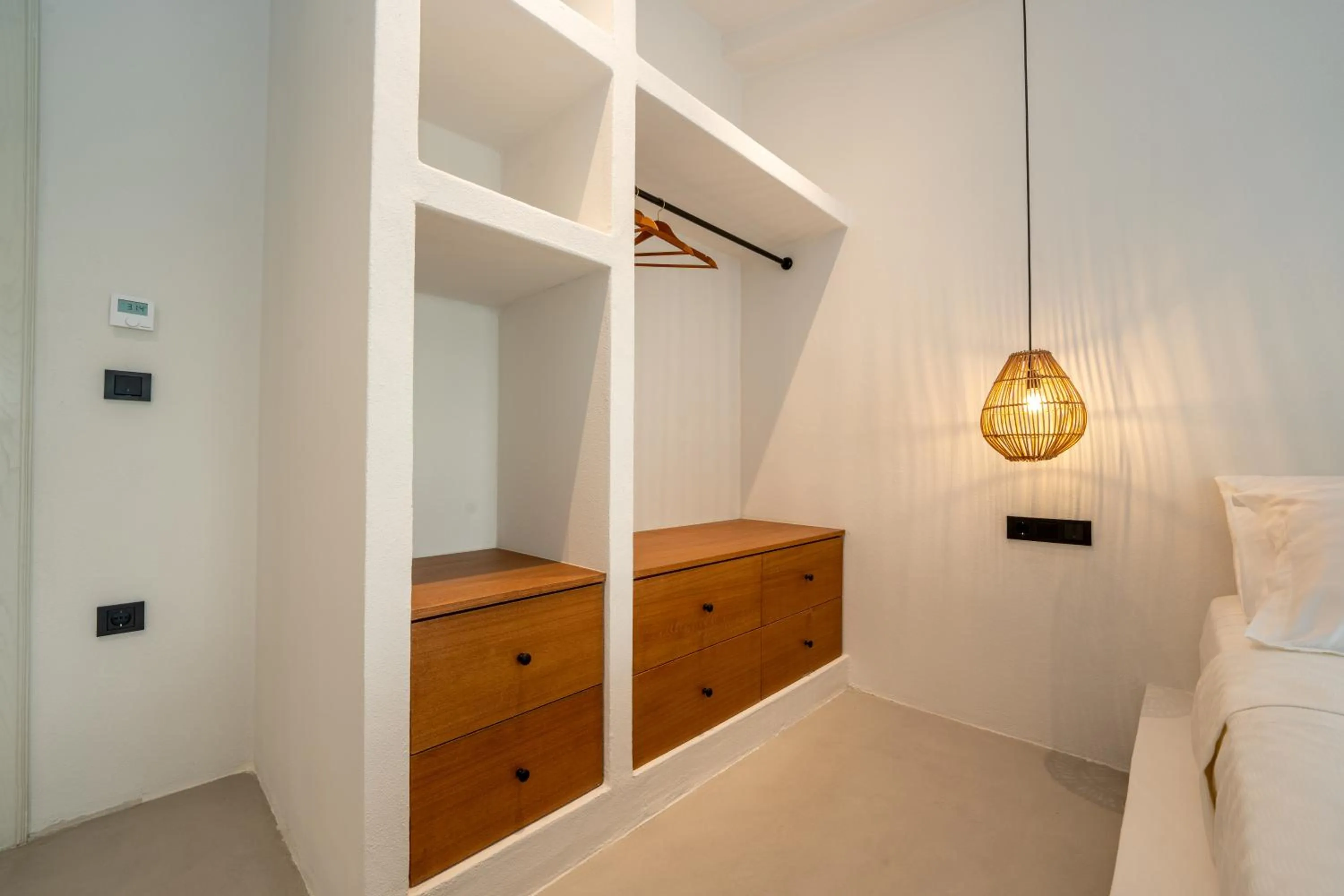 wardrobe, Bed in Gizz Suites