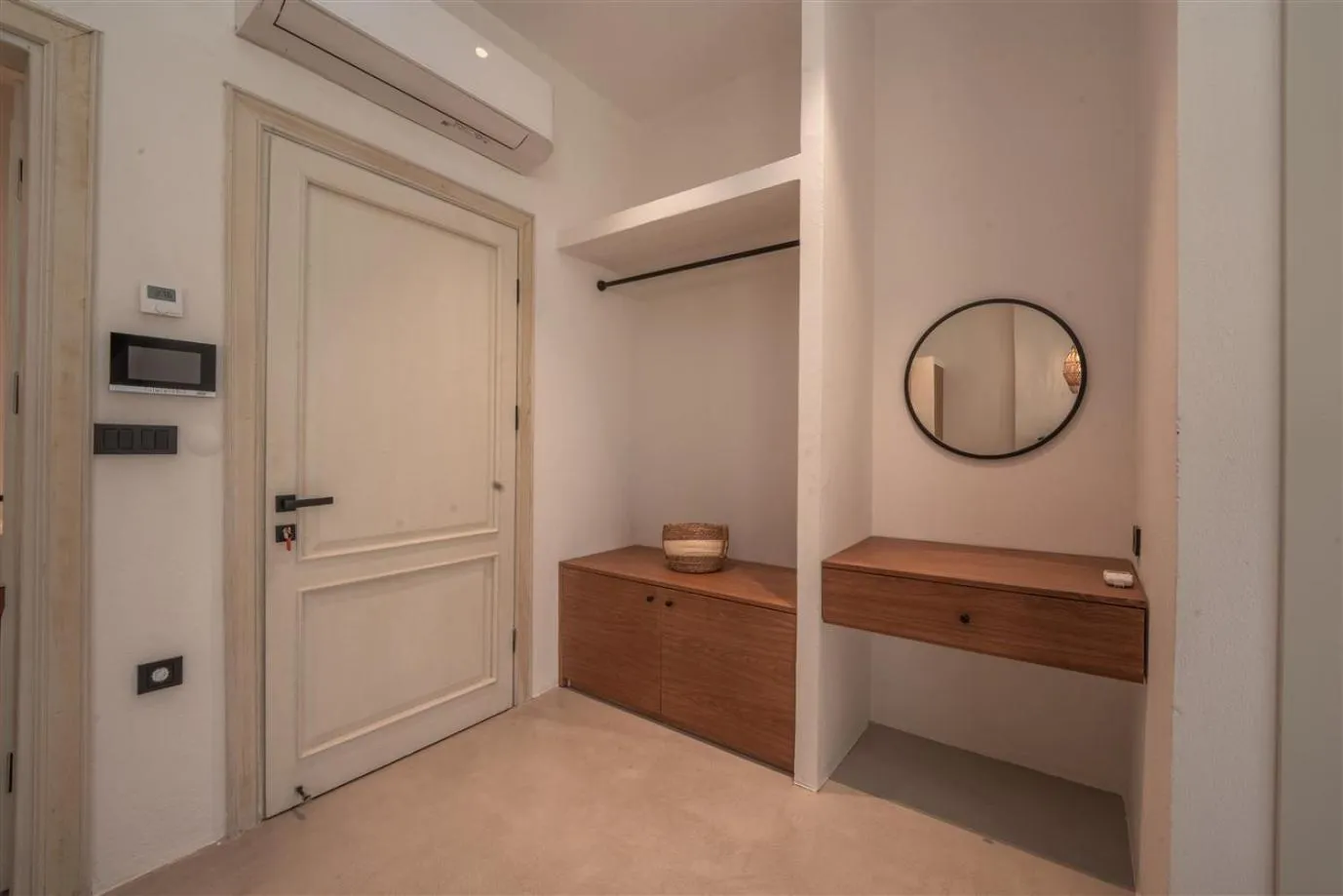 wardrobe in Gizz Suites City