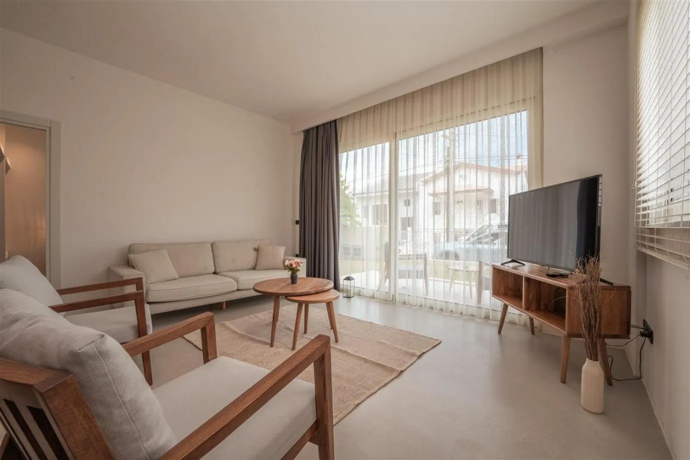 Communal lounge/ TV room in Gizz Suites City