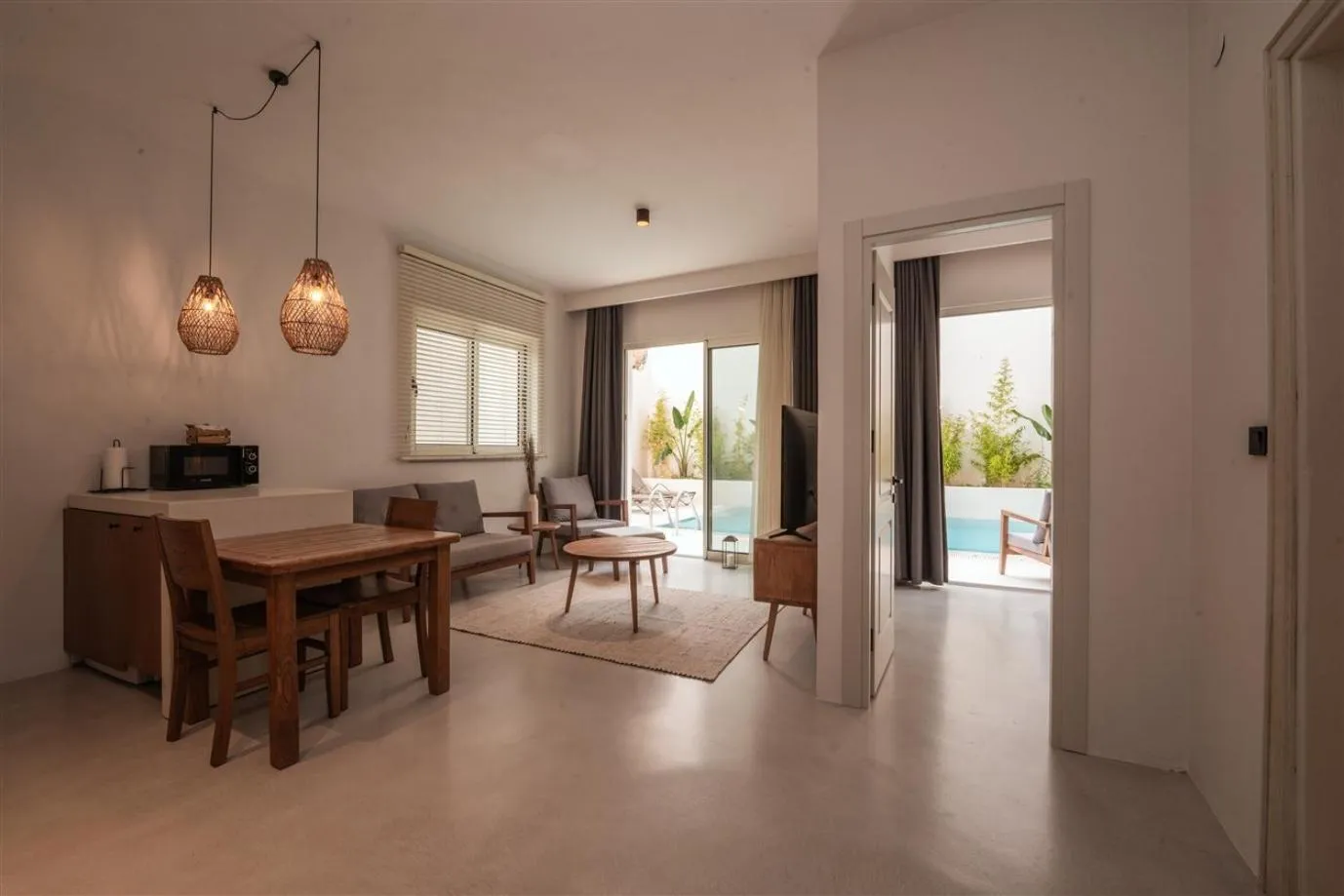 Dining area in Gizz Suites City