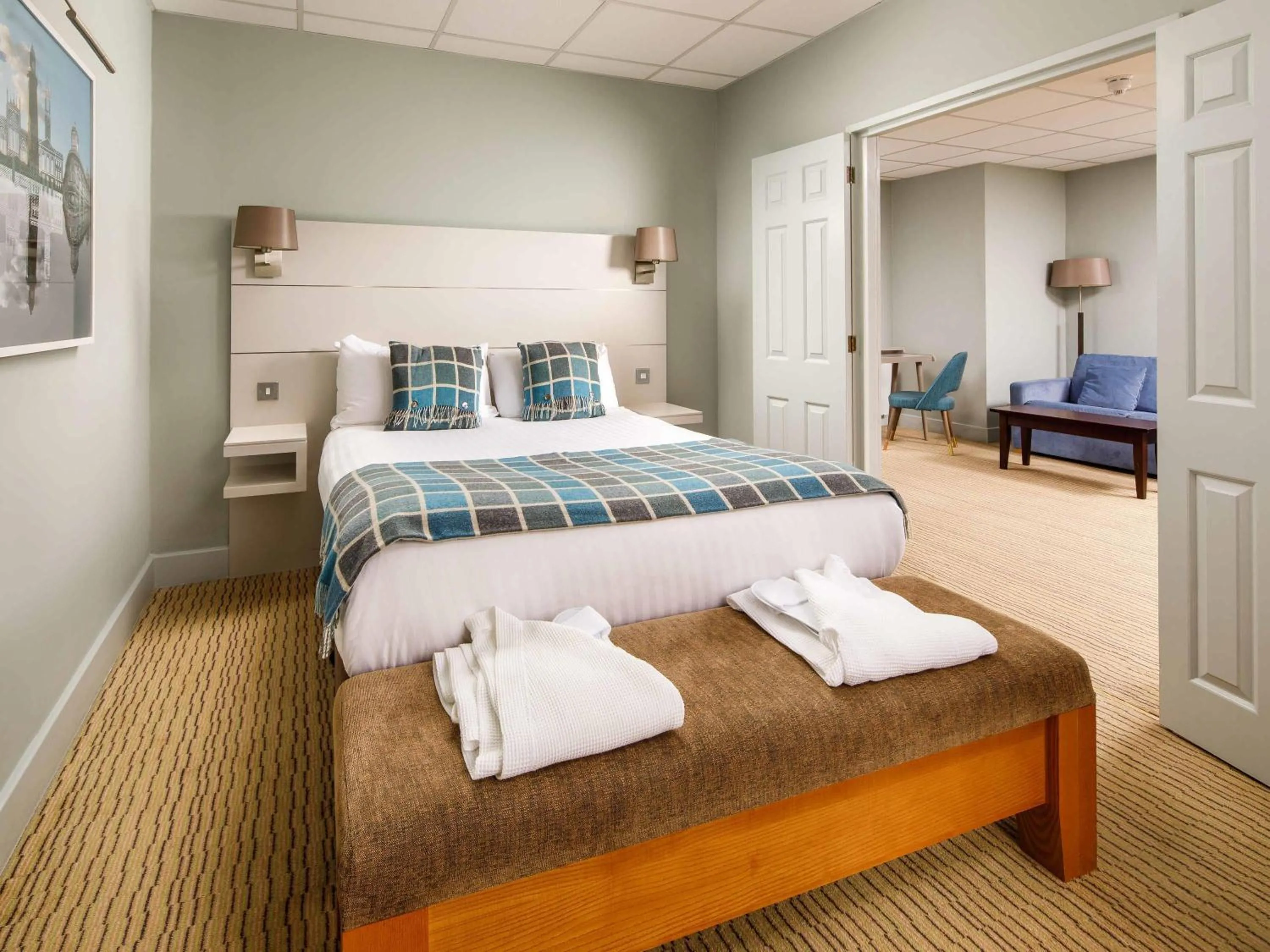 Bedroom, Bed in Mercure Hull Grange Park Hotel