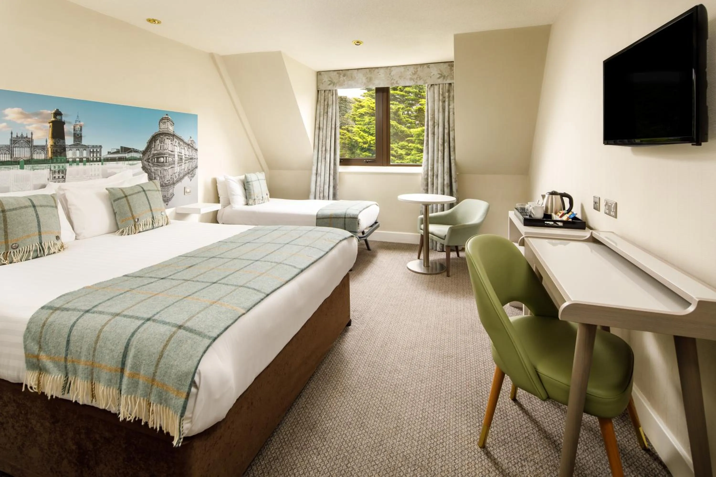 Bed in Mercure Hull Grange Park Hotel