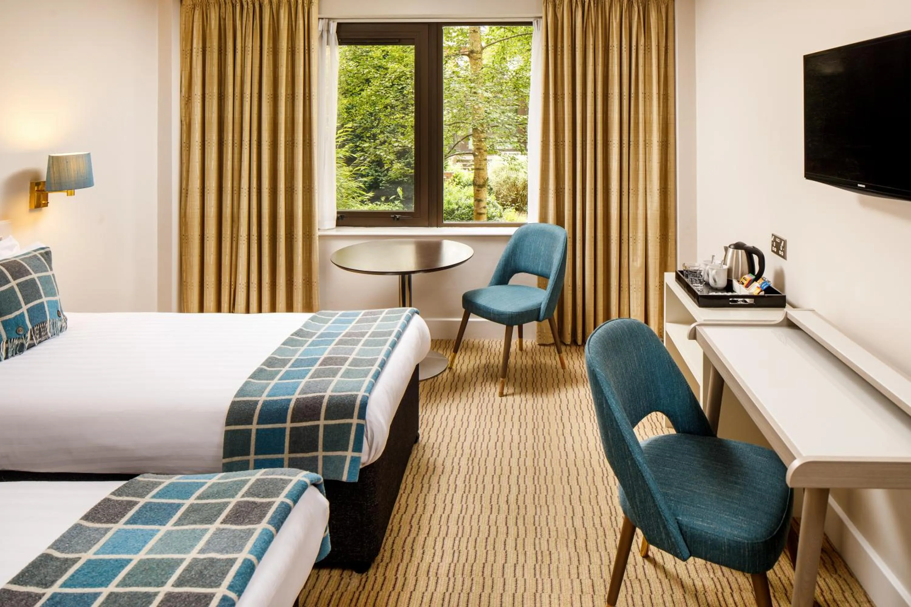 Bed in Mercure Hull Grange Park Hotel