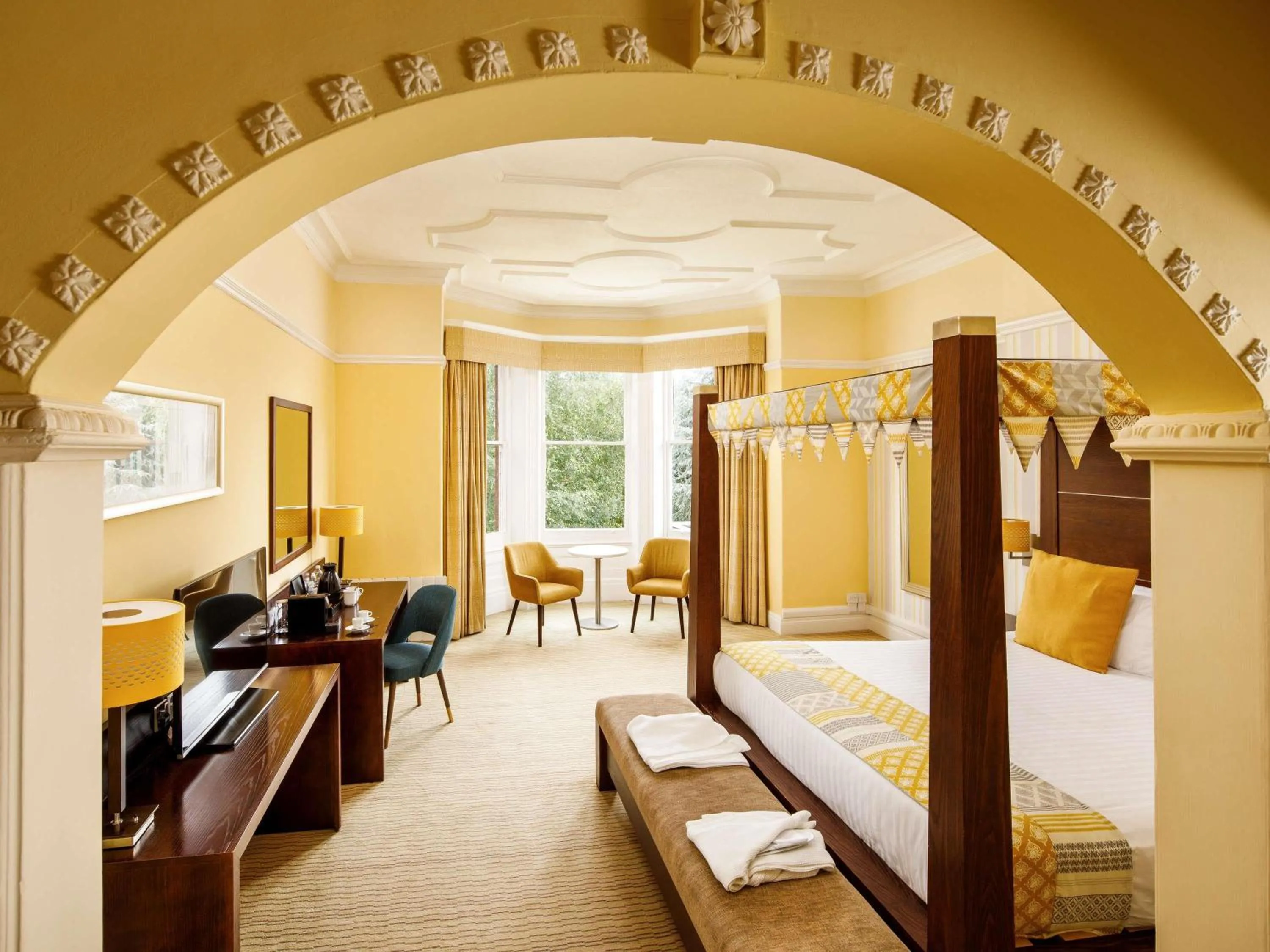 Bedroom, Bed in Mercure Hull Grange Park Hotel