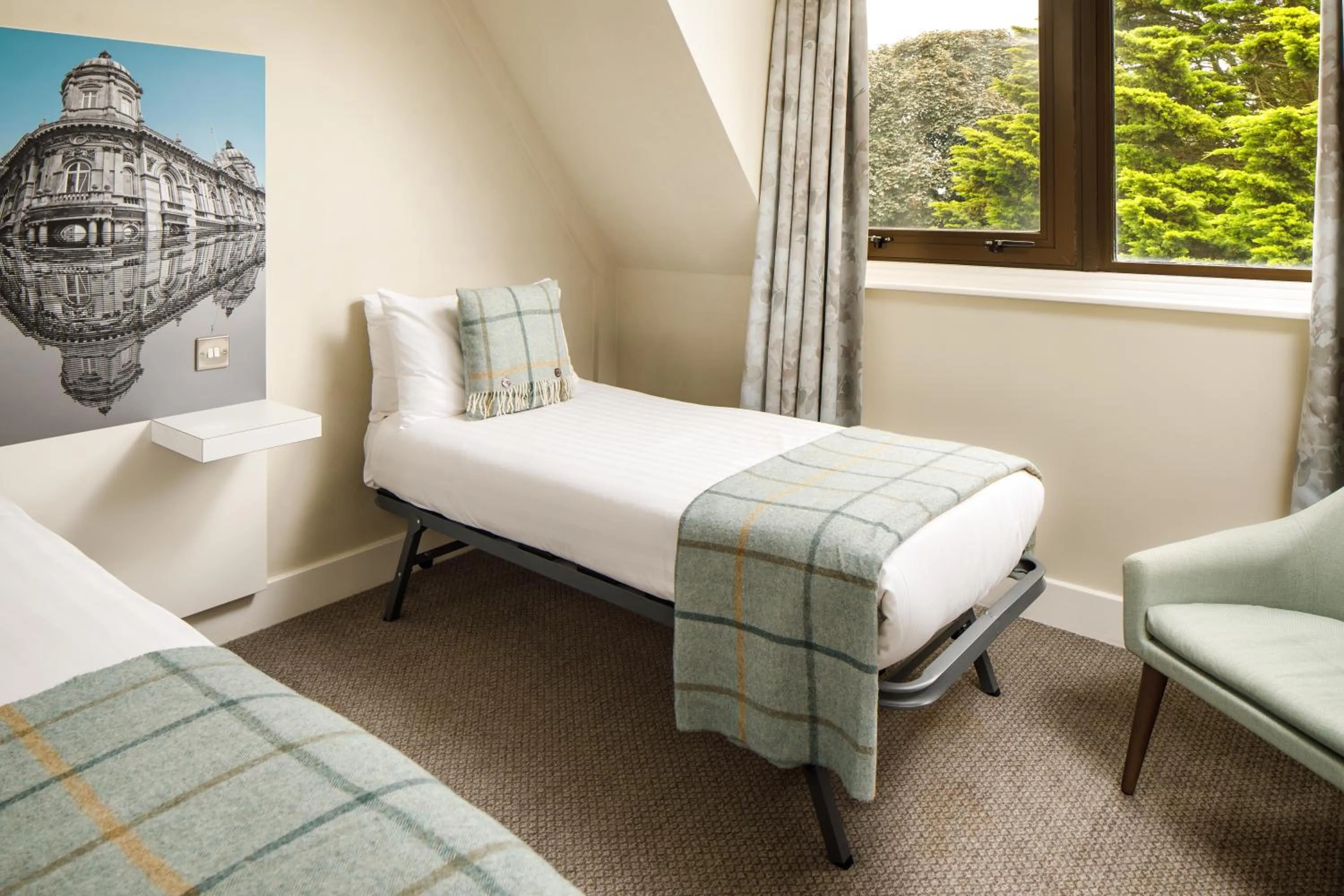 Bed in Mercure Hull Grange Park Hotel