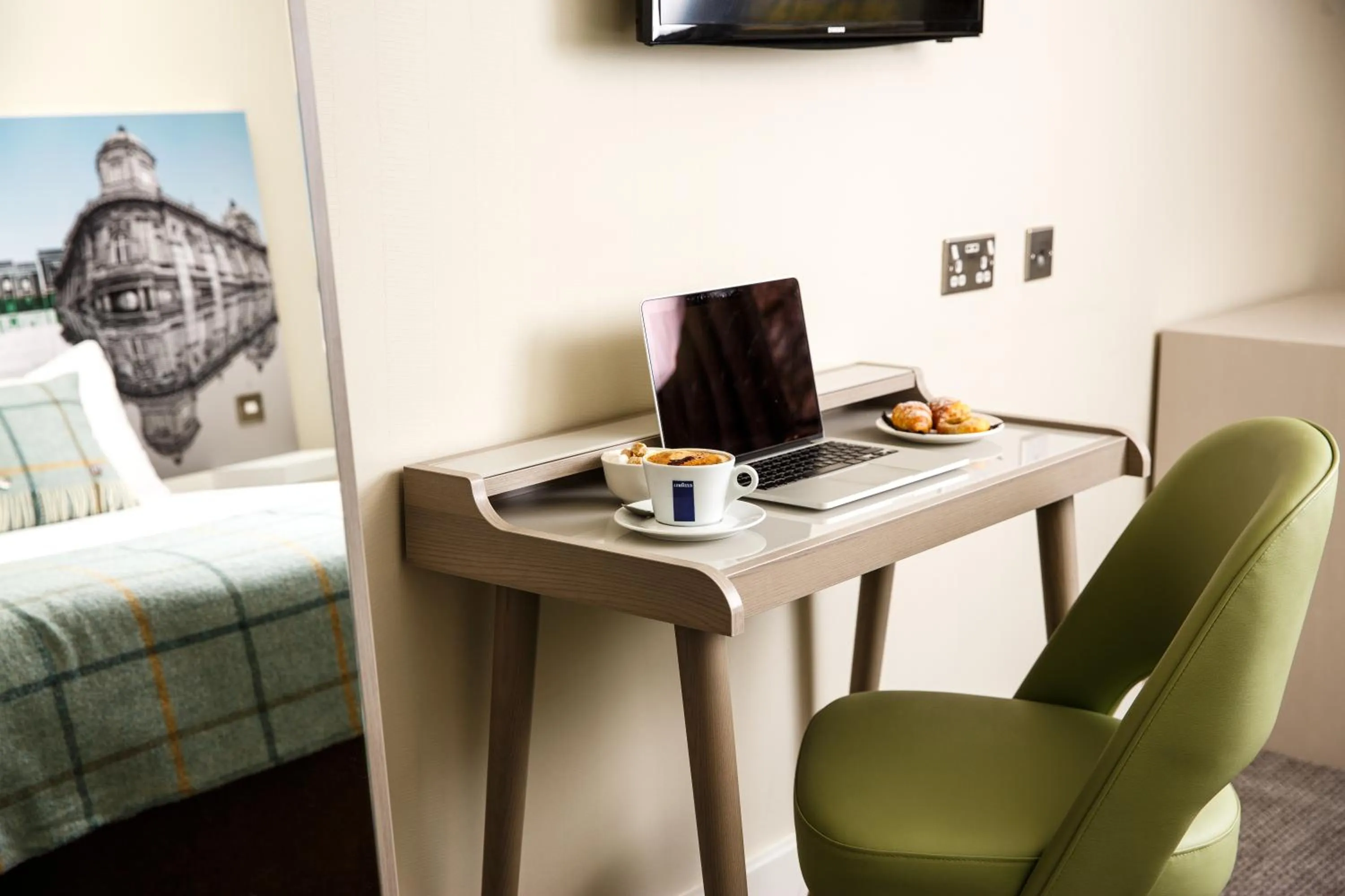 Bedroom, Bed in Mercure Hull Grange Park Hotel