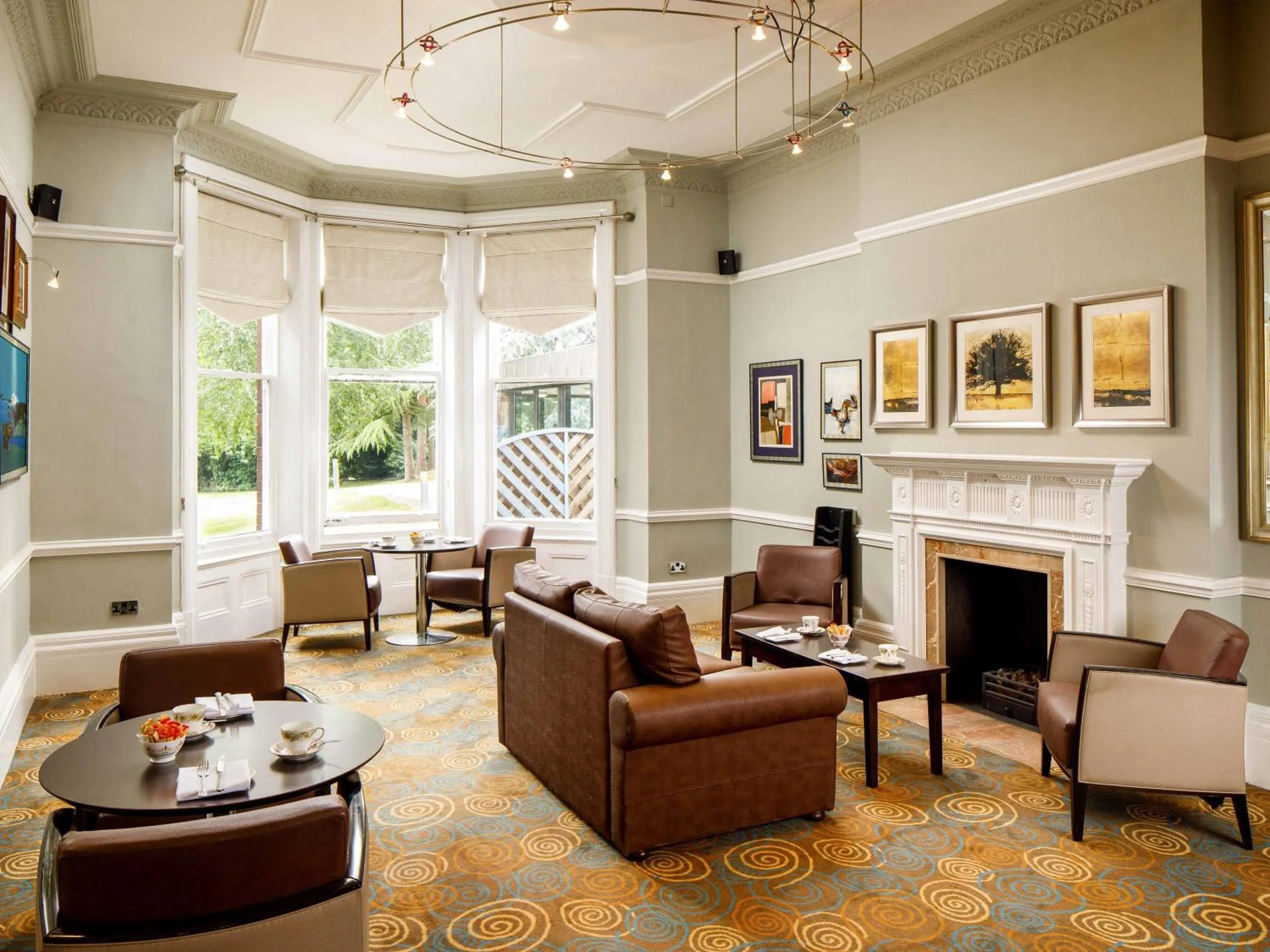 Lounge or bar in Mercure Hull Grange Park Hotel