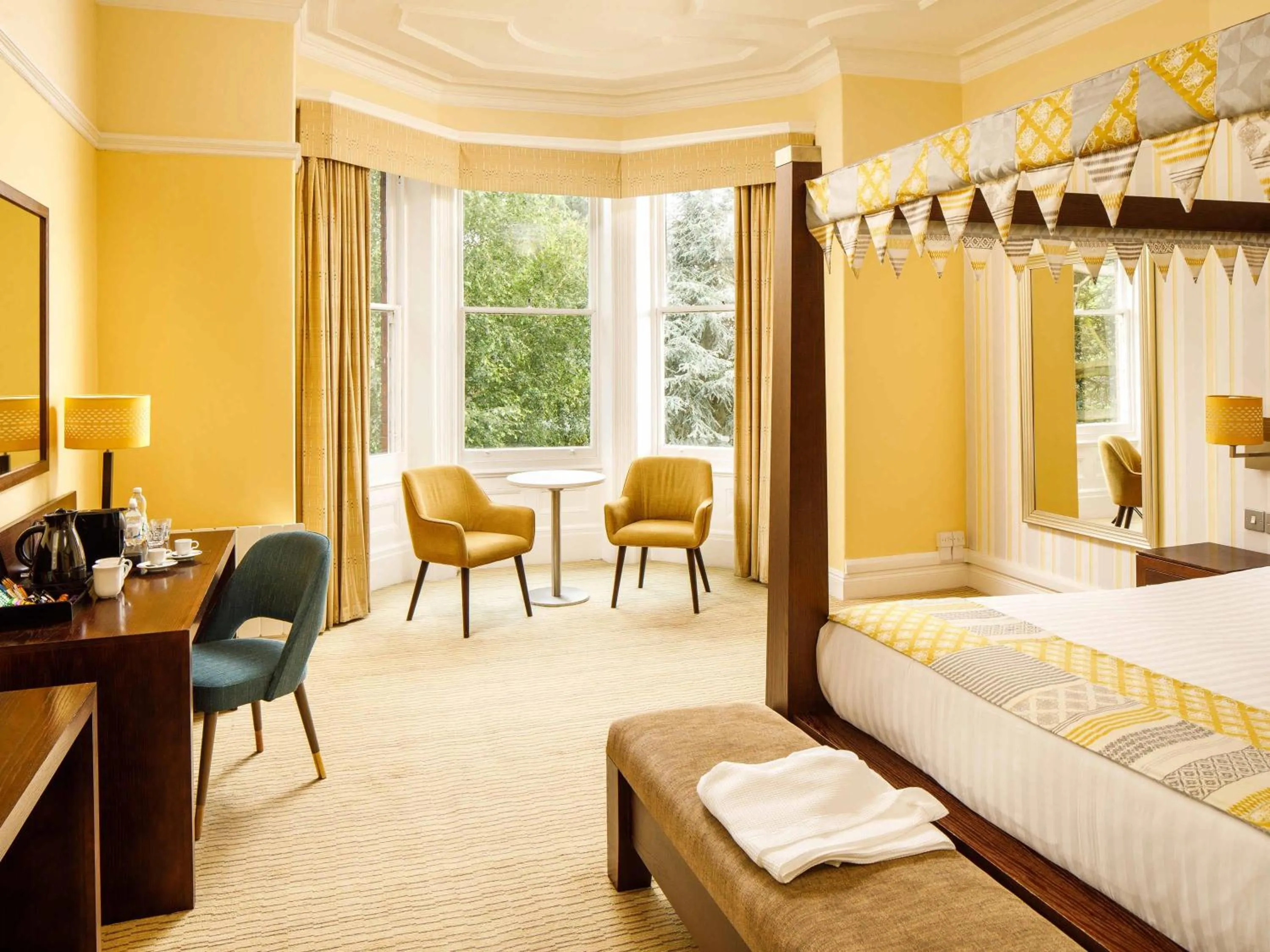 Bedroom, Bed in Mercure Hull Grange Park Hotel