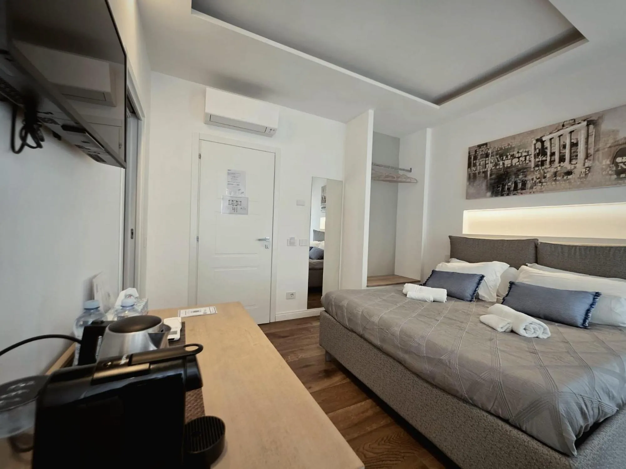 Other, Bed in Be Your Home - Riviera Suites