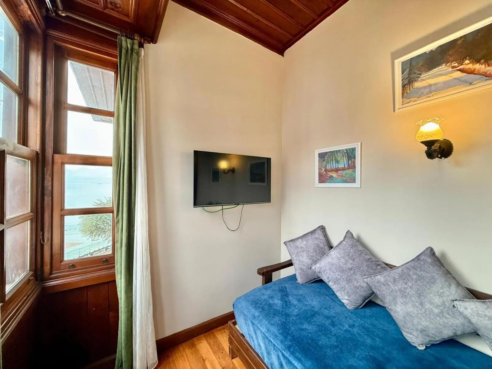 Communal lounge/ TV room in Ulivo Hotel