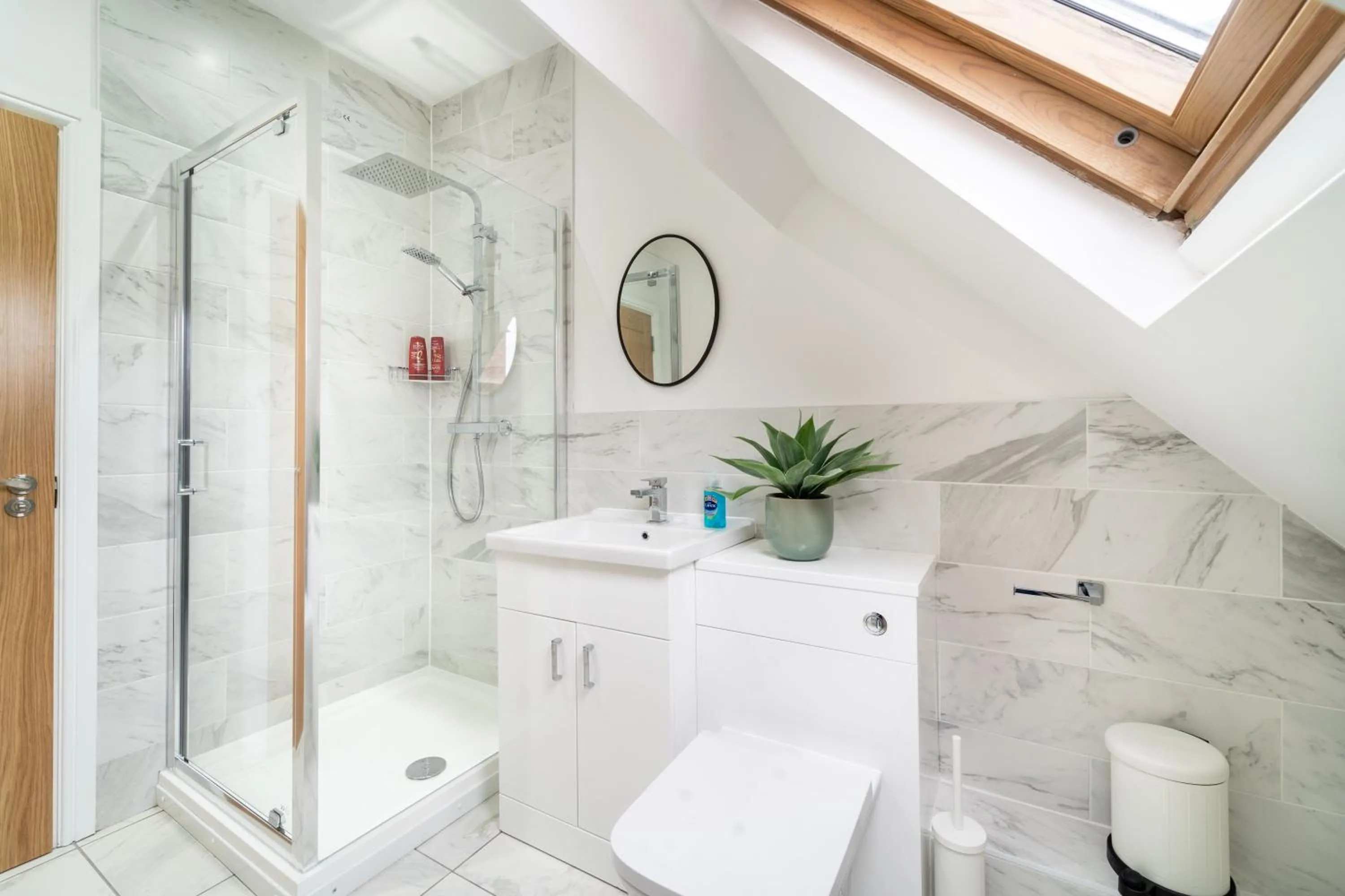 Shower in 8 The Quadrant Luxury Apartments - Hoylake