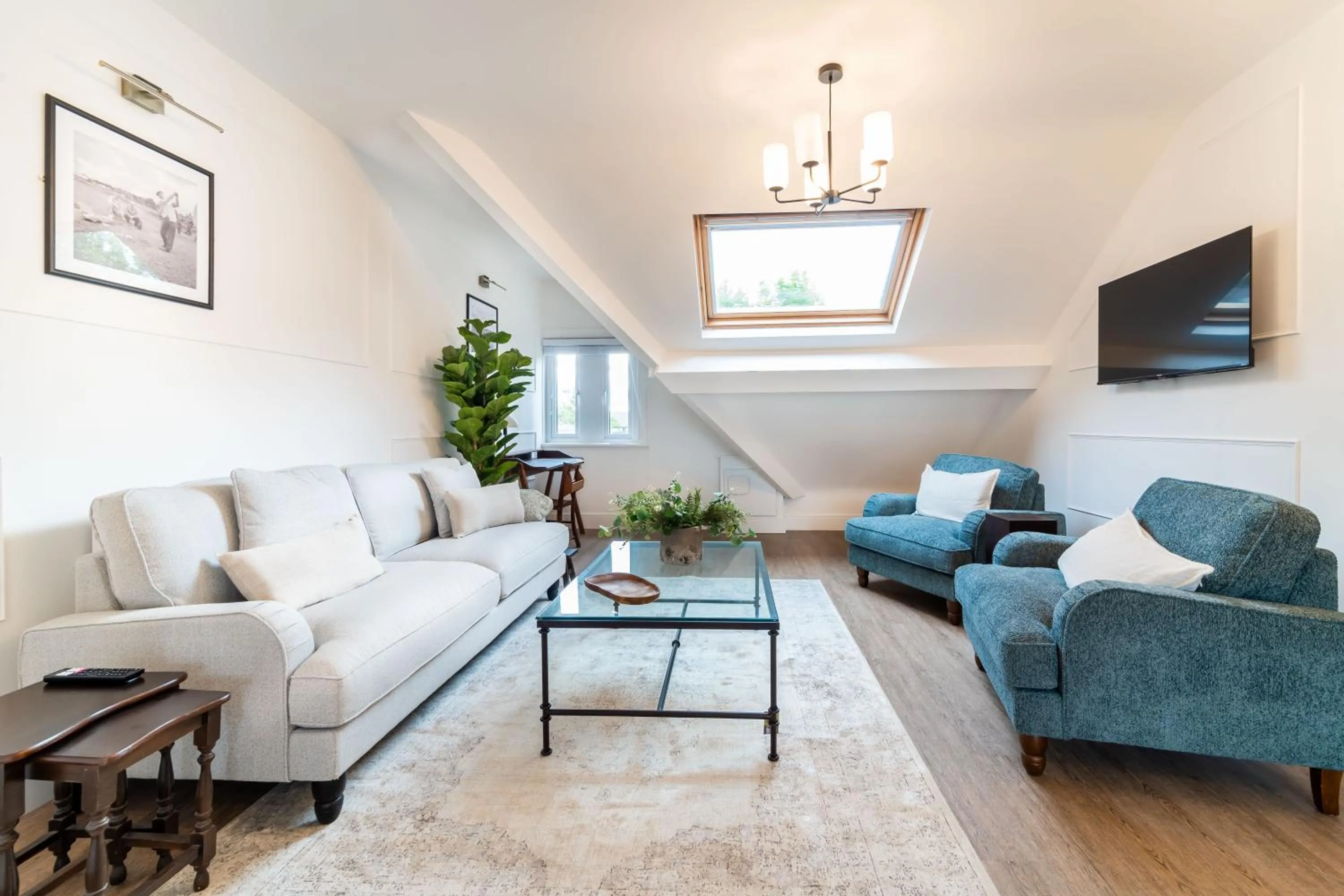 TV and multimedia in 8 The Quadrant Luxury Apartments - Hoylake