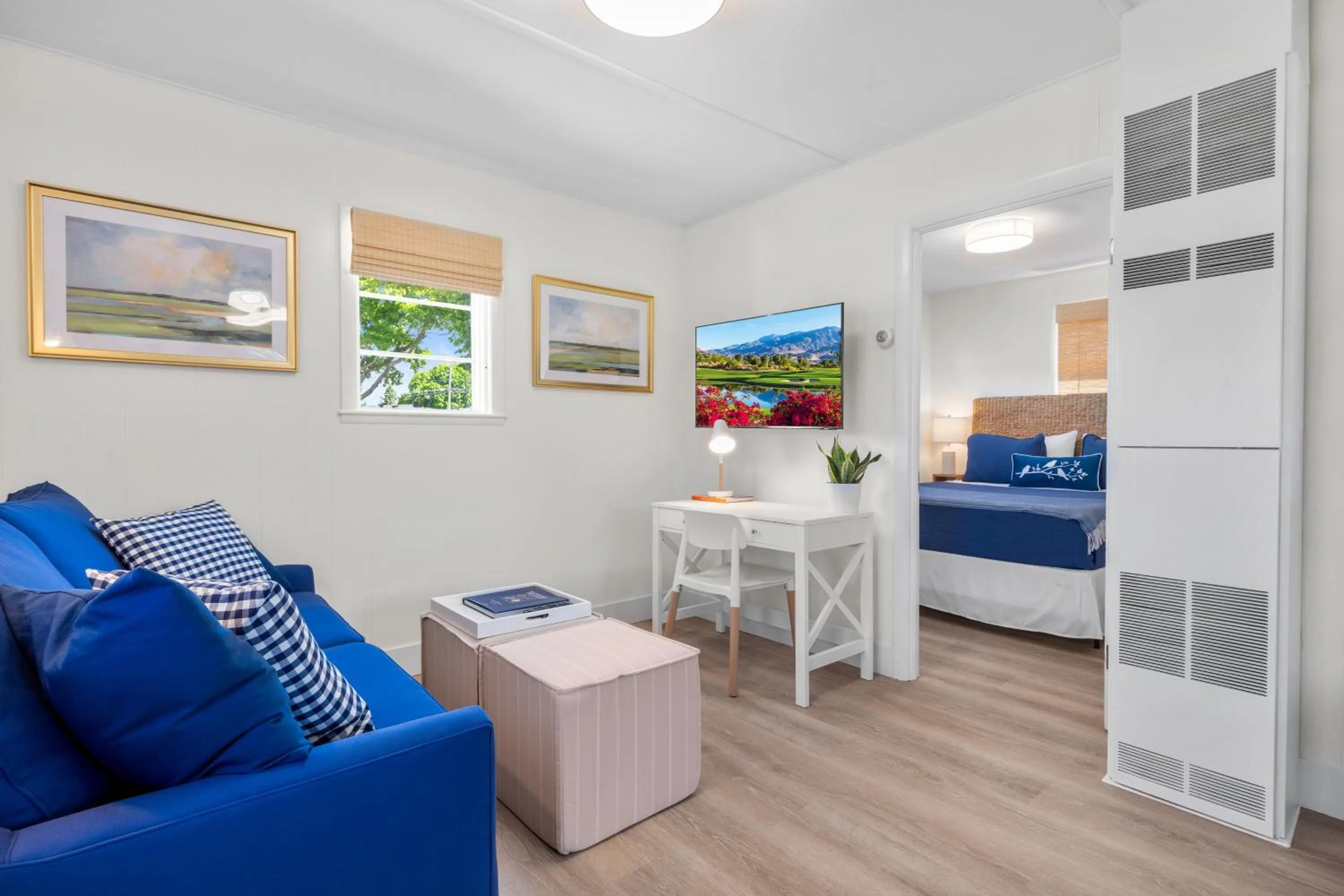 Bed in Marina Bay Cottages