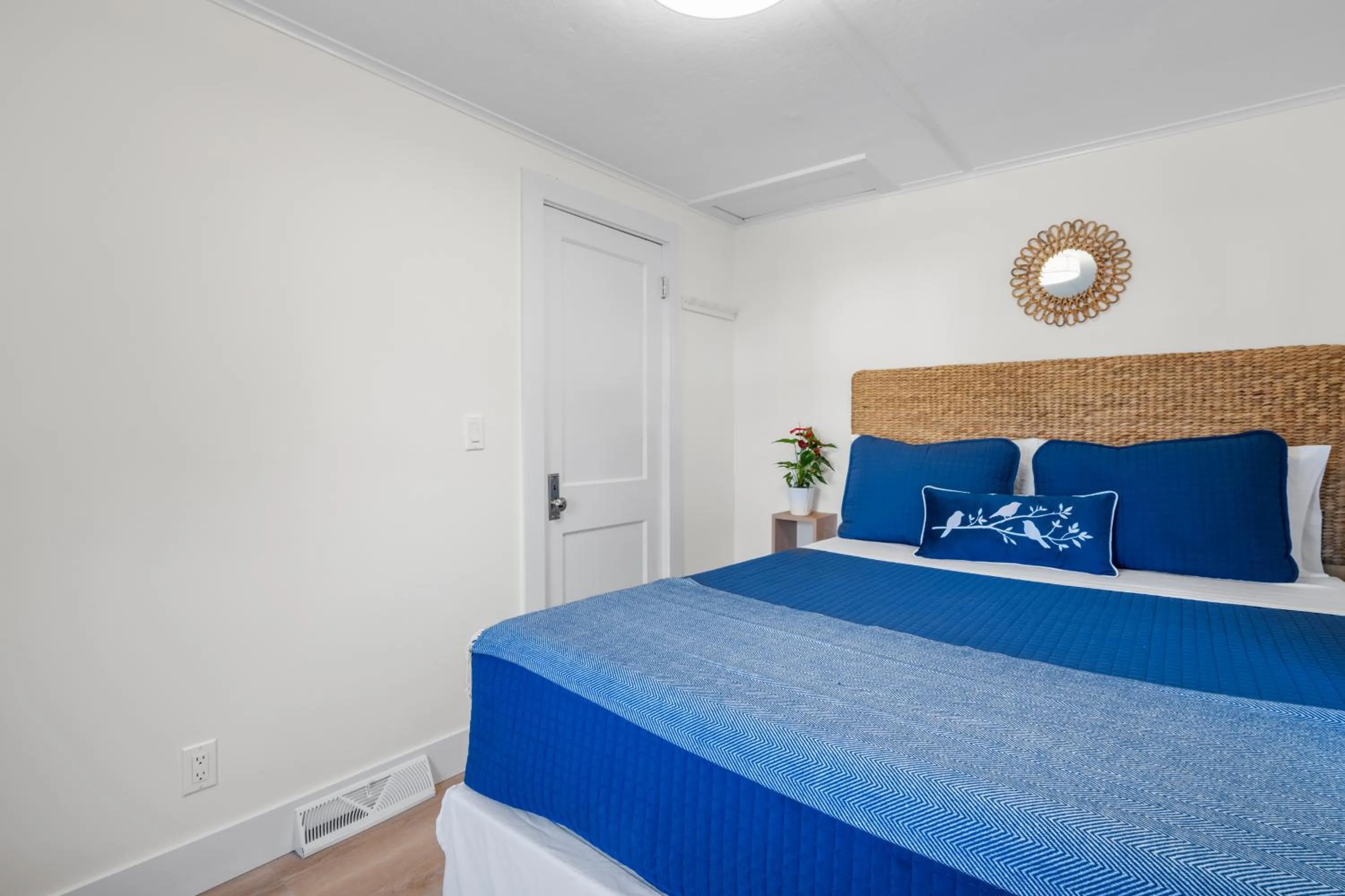 Bed in Marina Bay Cottages