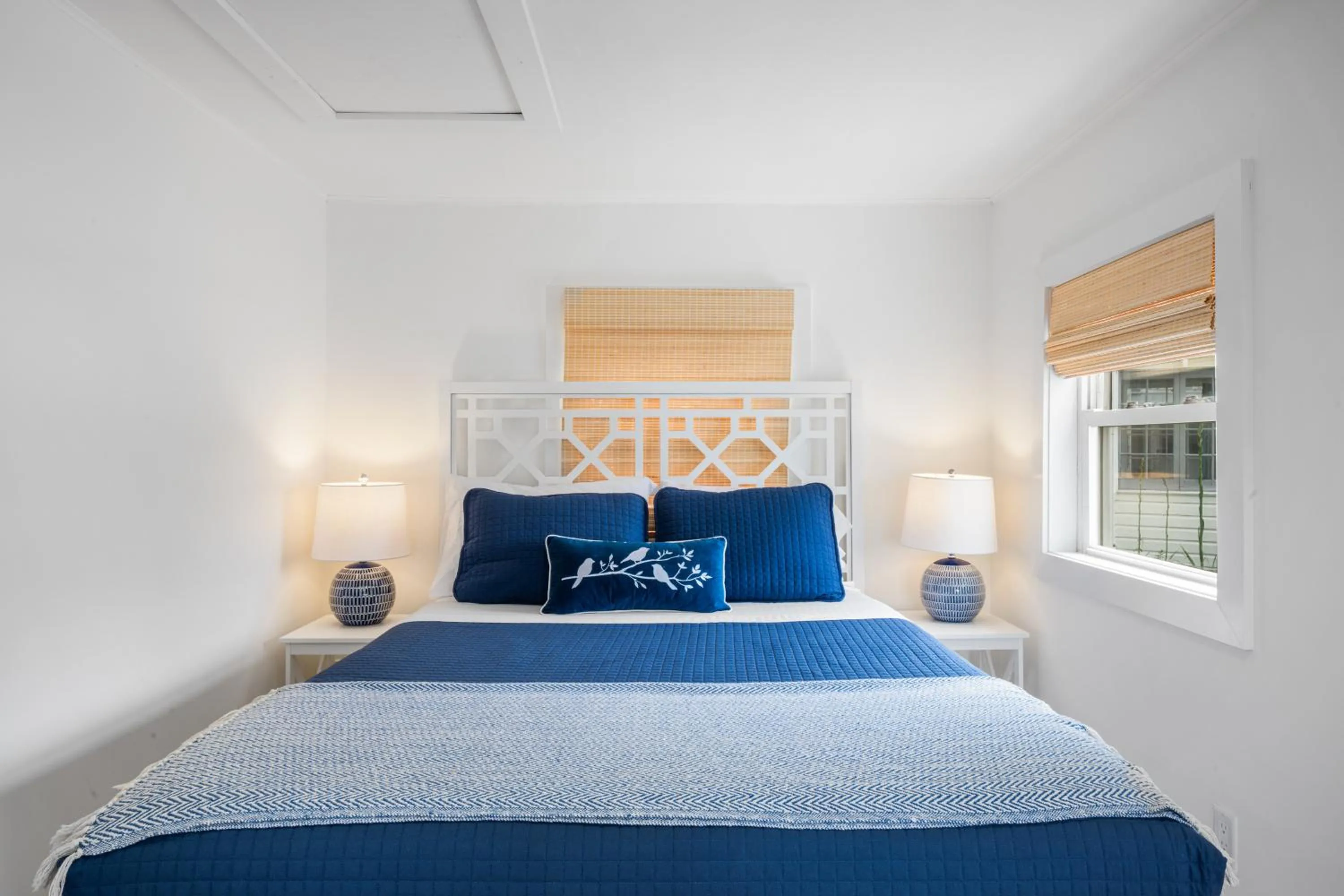 Bed in Marina Bay Cottages