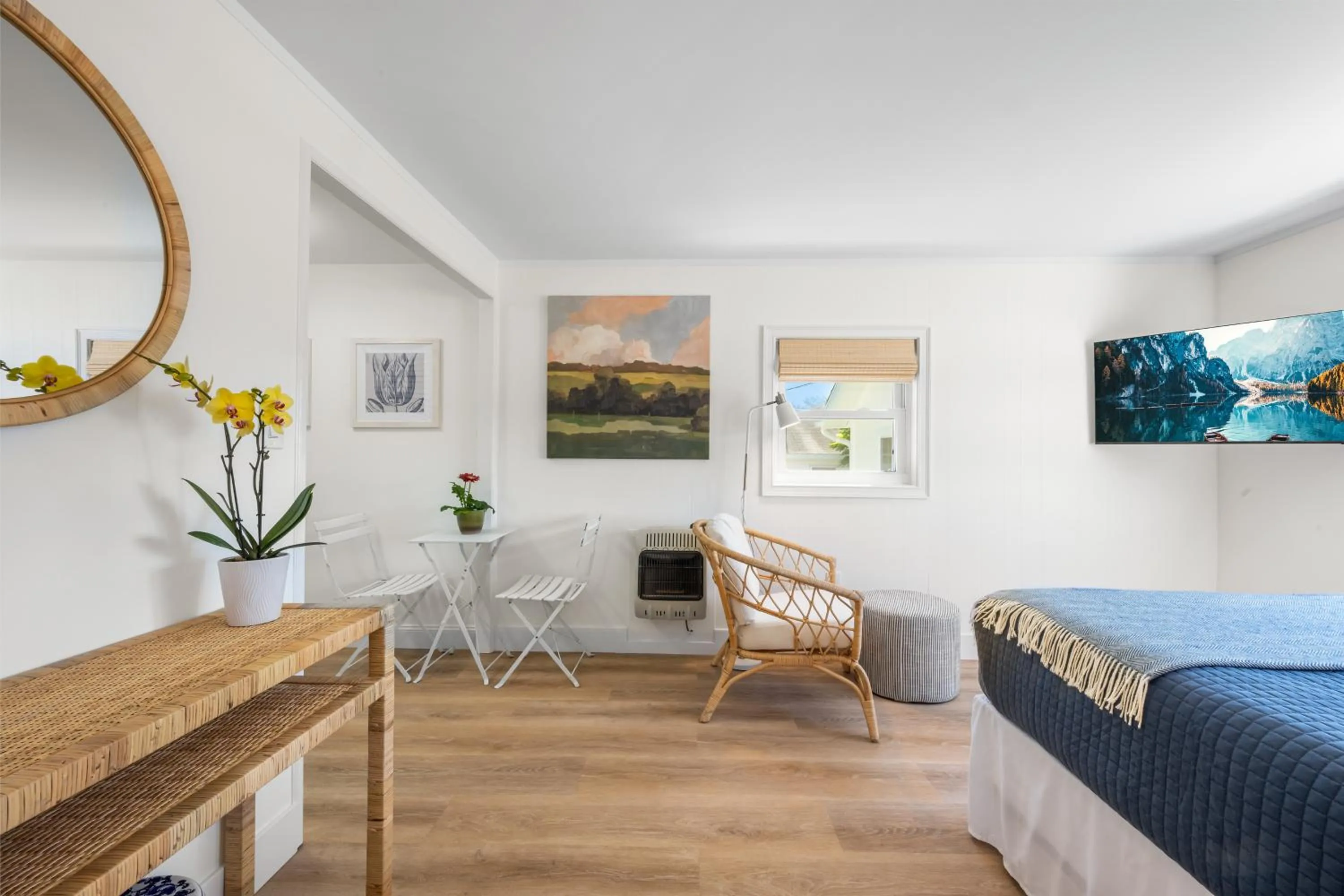 Bed in Marina Bay Cottages