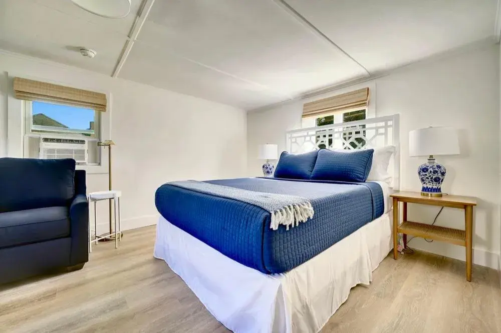 Bed in Marina Bay Cottages Bed in Marina Bay Cottages