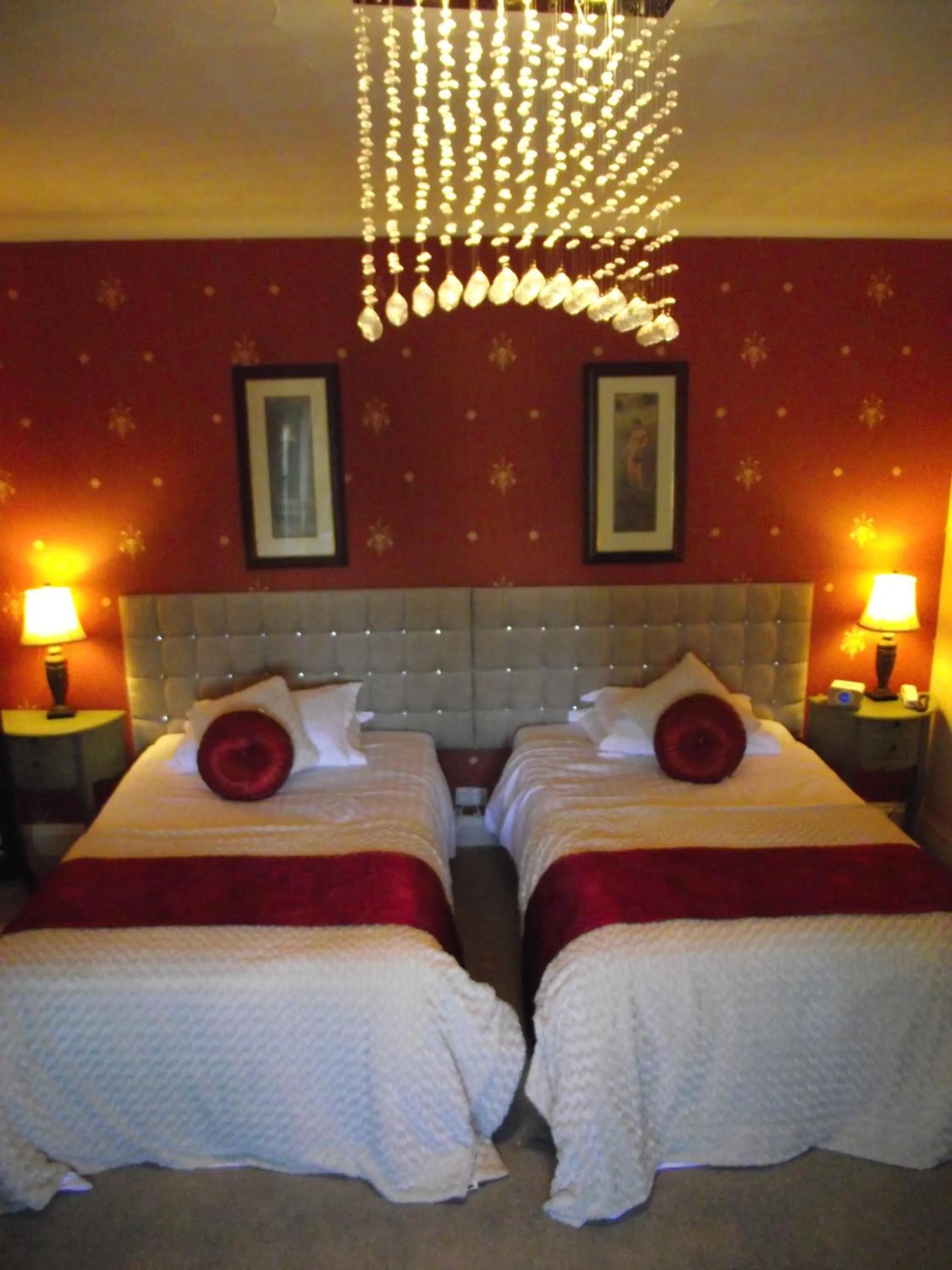 Bed in Maenan Abbey Hotel