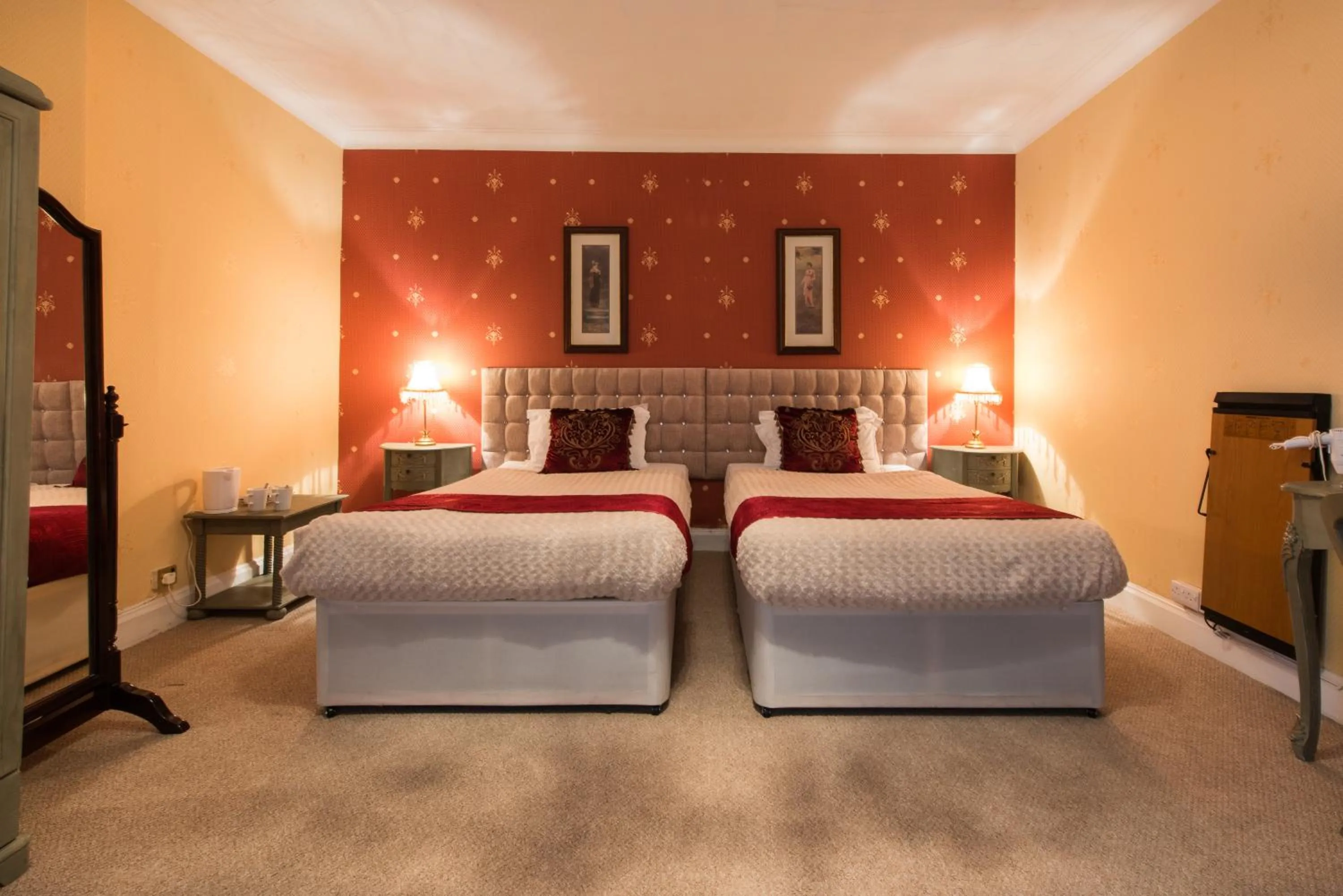 Photo of the whole room, Bed in Maenan Abbey Hotel