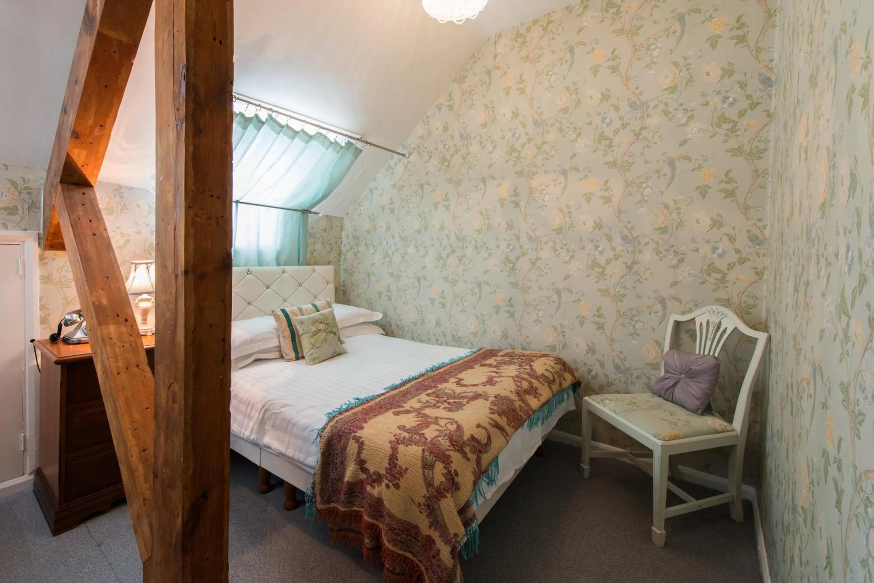 Day, Bed in Maenan Abbey Hotel