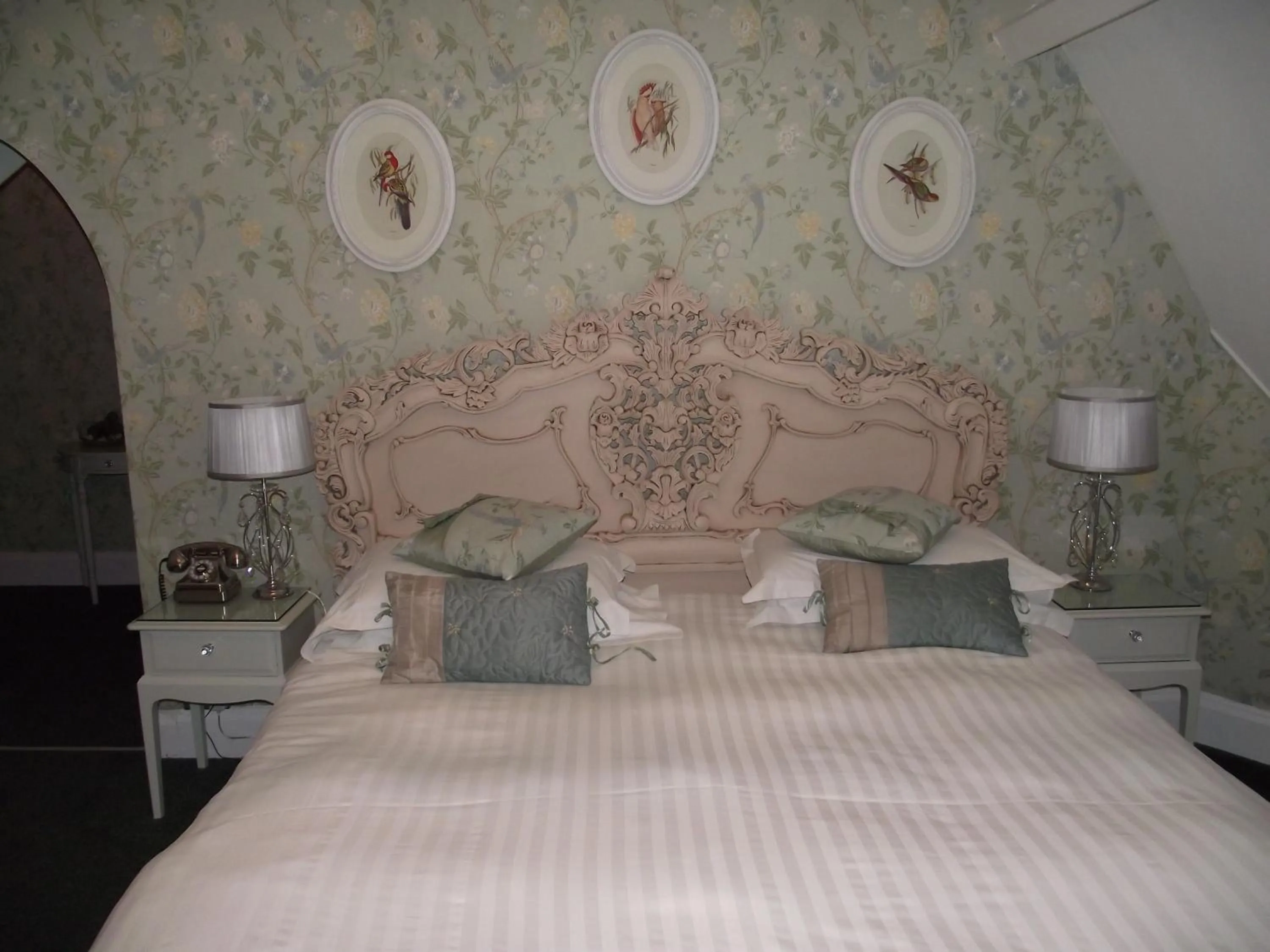 Bedroom, Bed in Maenan Abbey Hotel