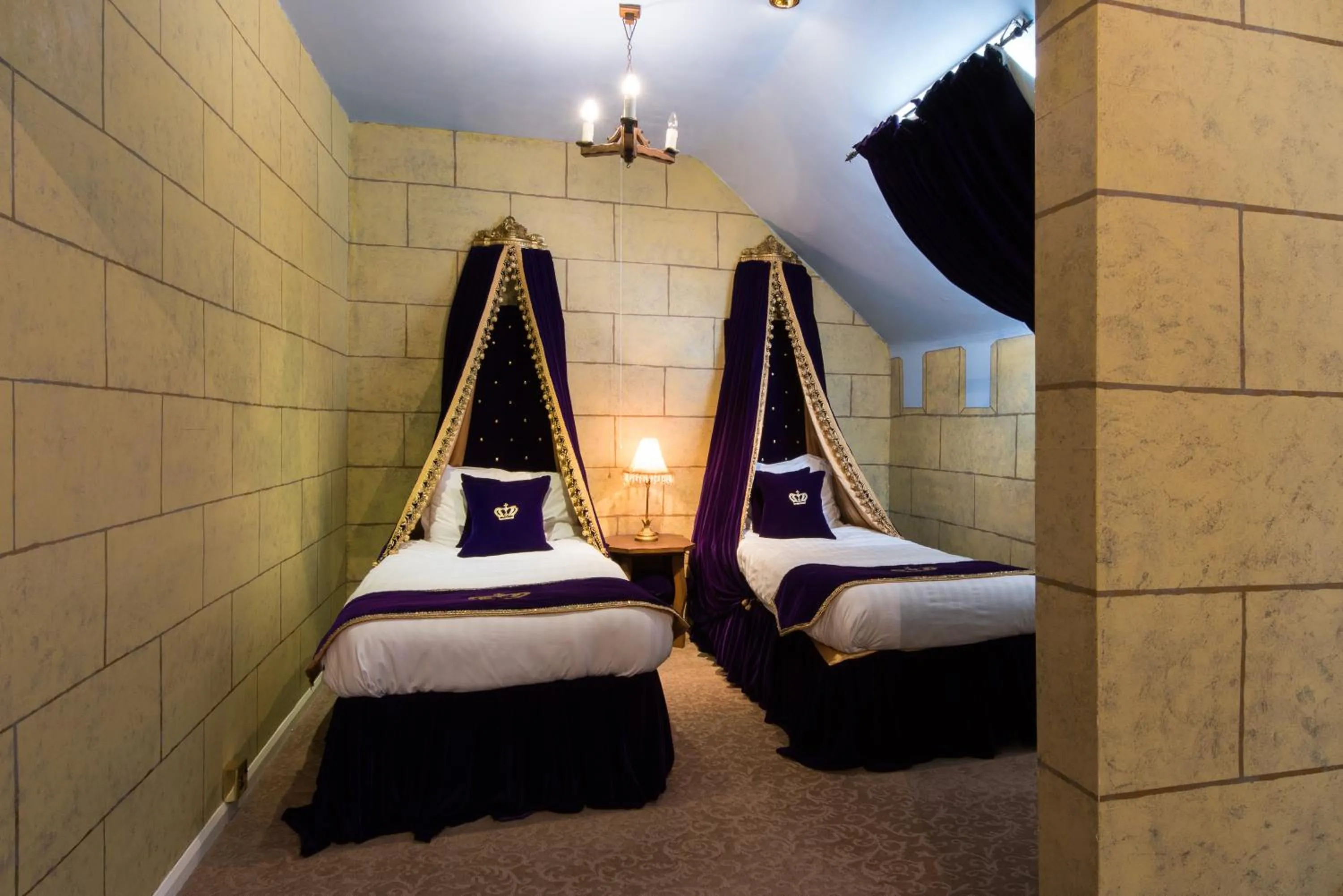 Photo of the whole room, Bed in Maenan Abbey Hotel