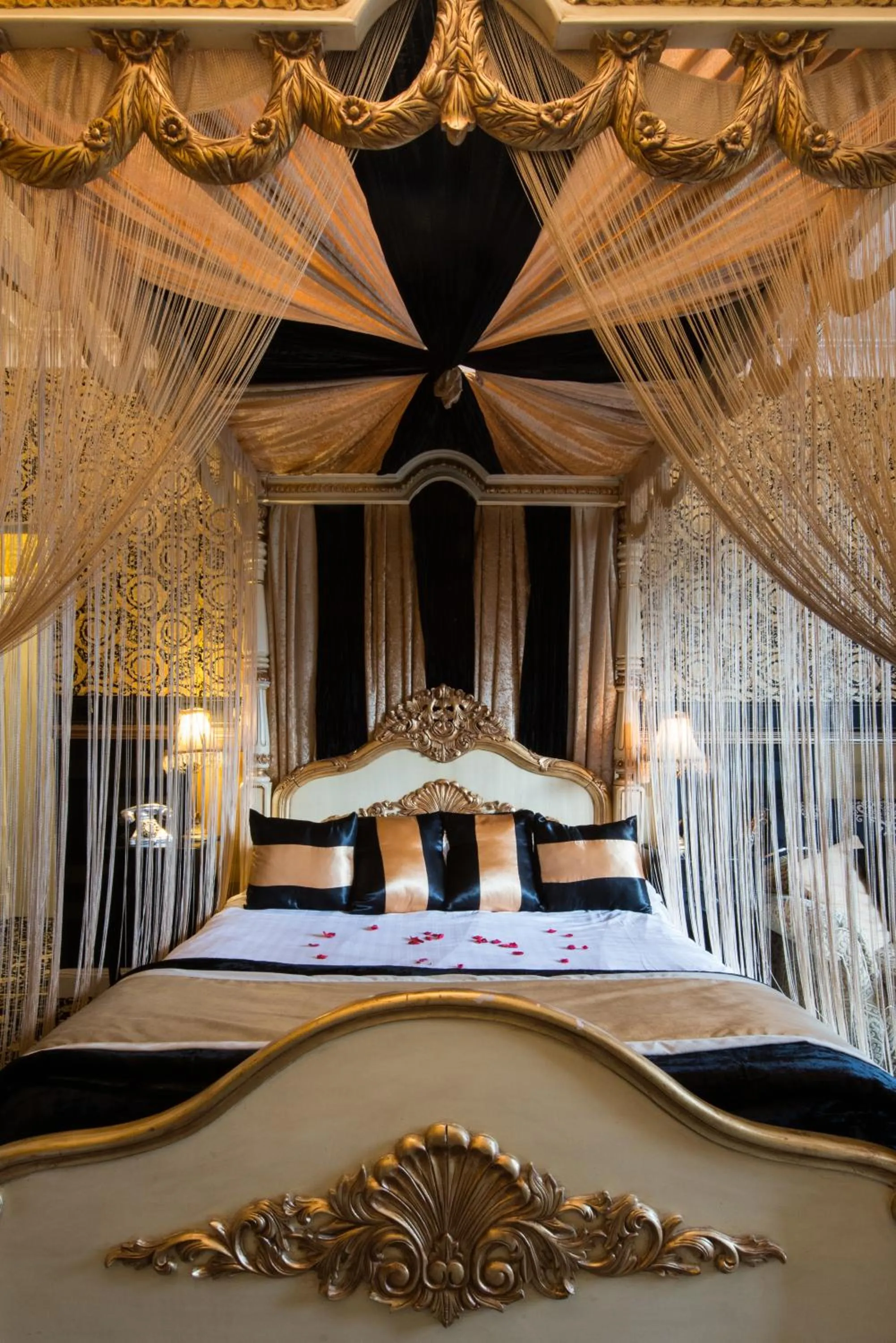 Bed in Maenan Abbey Hotel