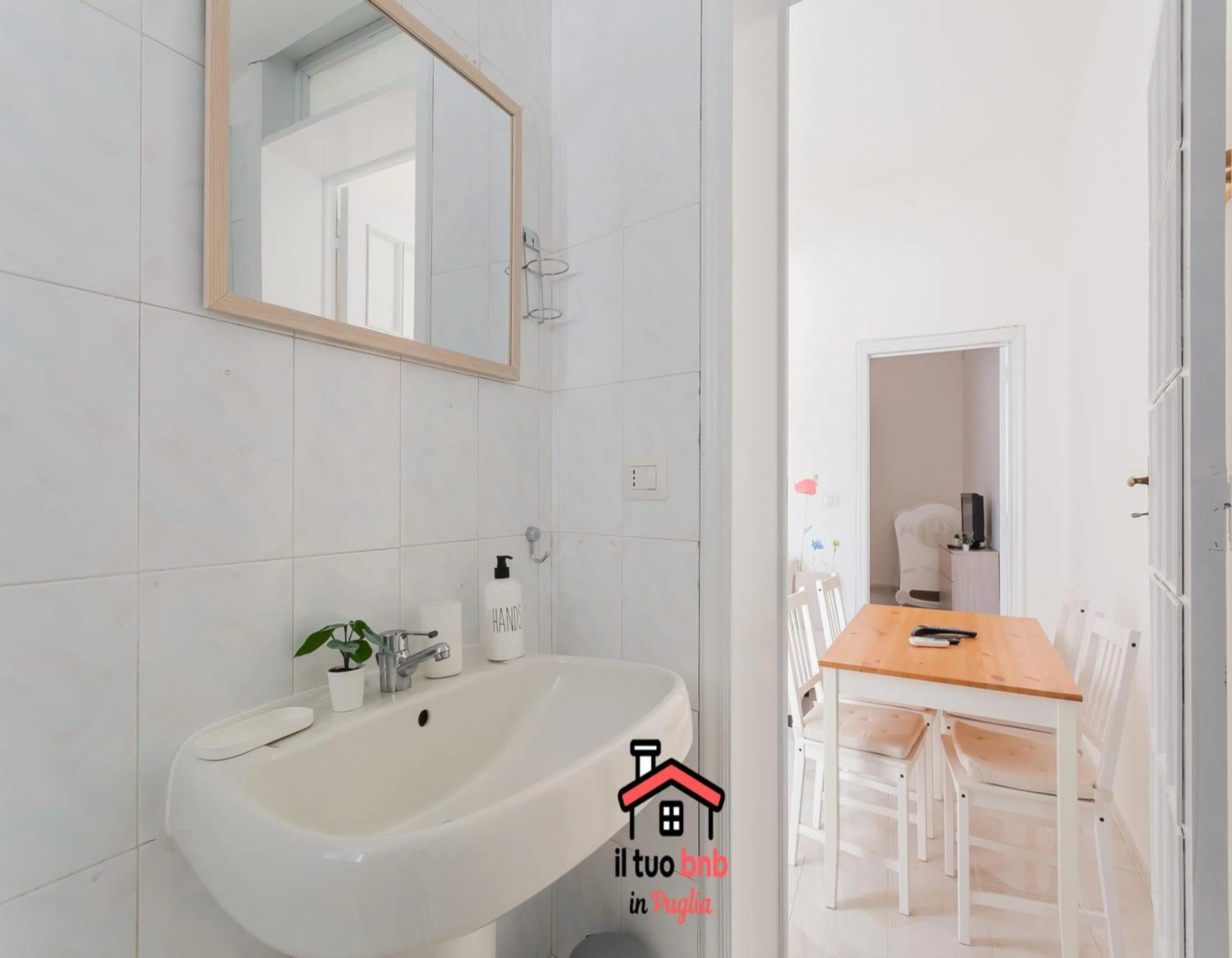 Bathroom in Casa Bianca bnb,Big Terrace,10 min Airport Beaches