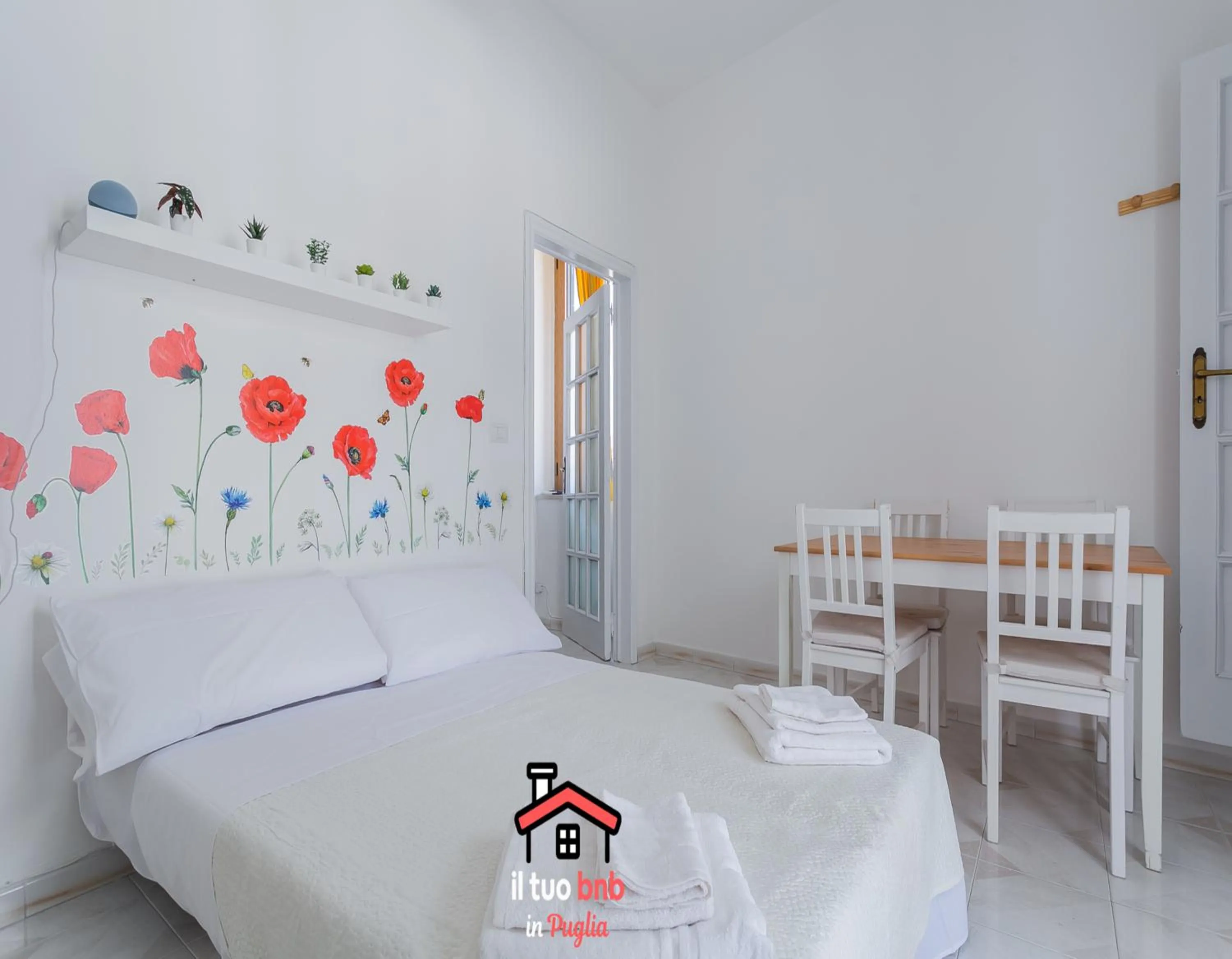 Bed in Casa Bianca bnb,Big Terrace,10 min Airport Beaches