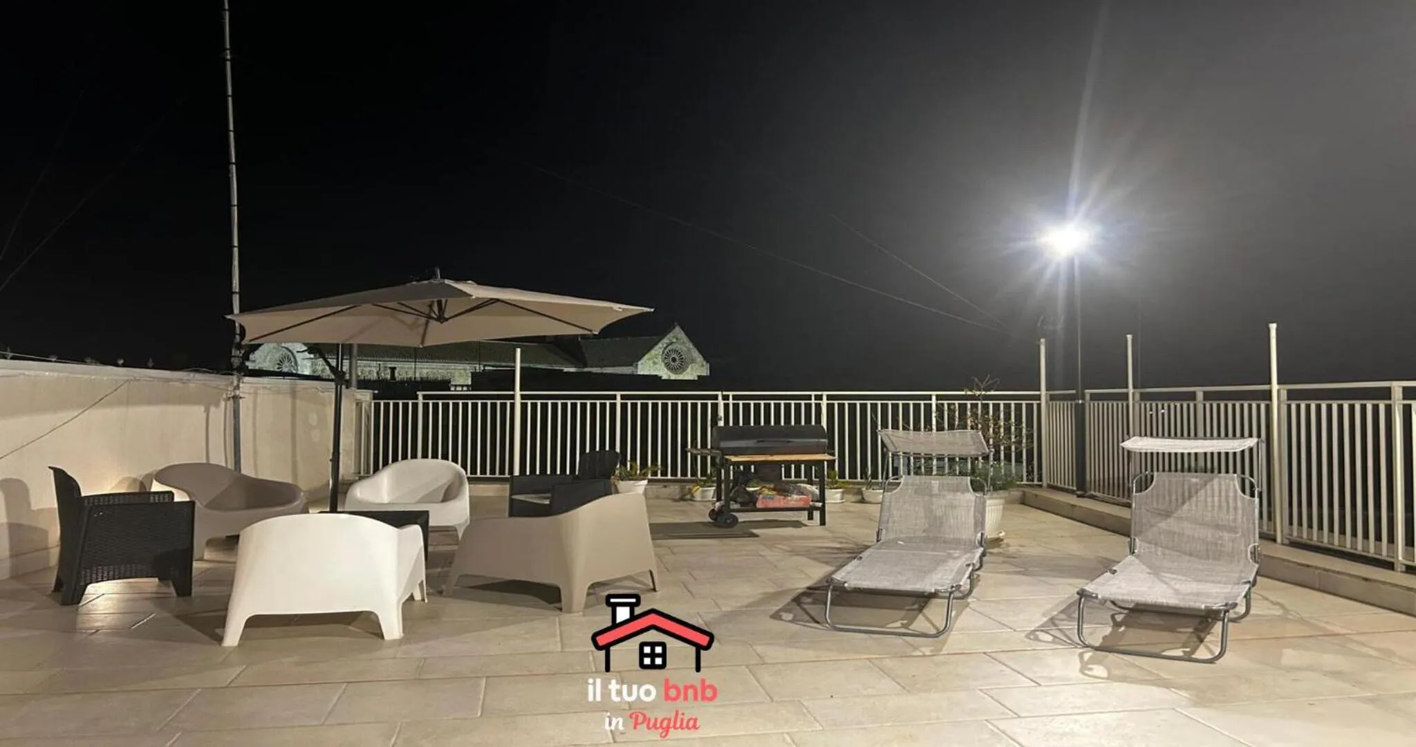 Patio in Casa Bianca bnb,Big Terrace,10 min Airport Beaches