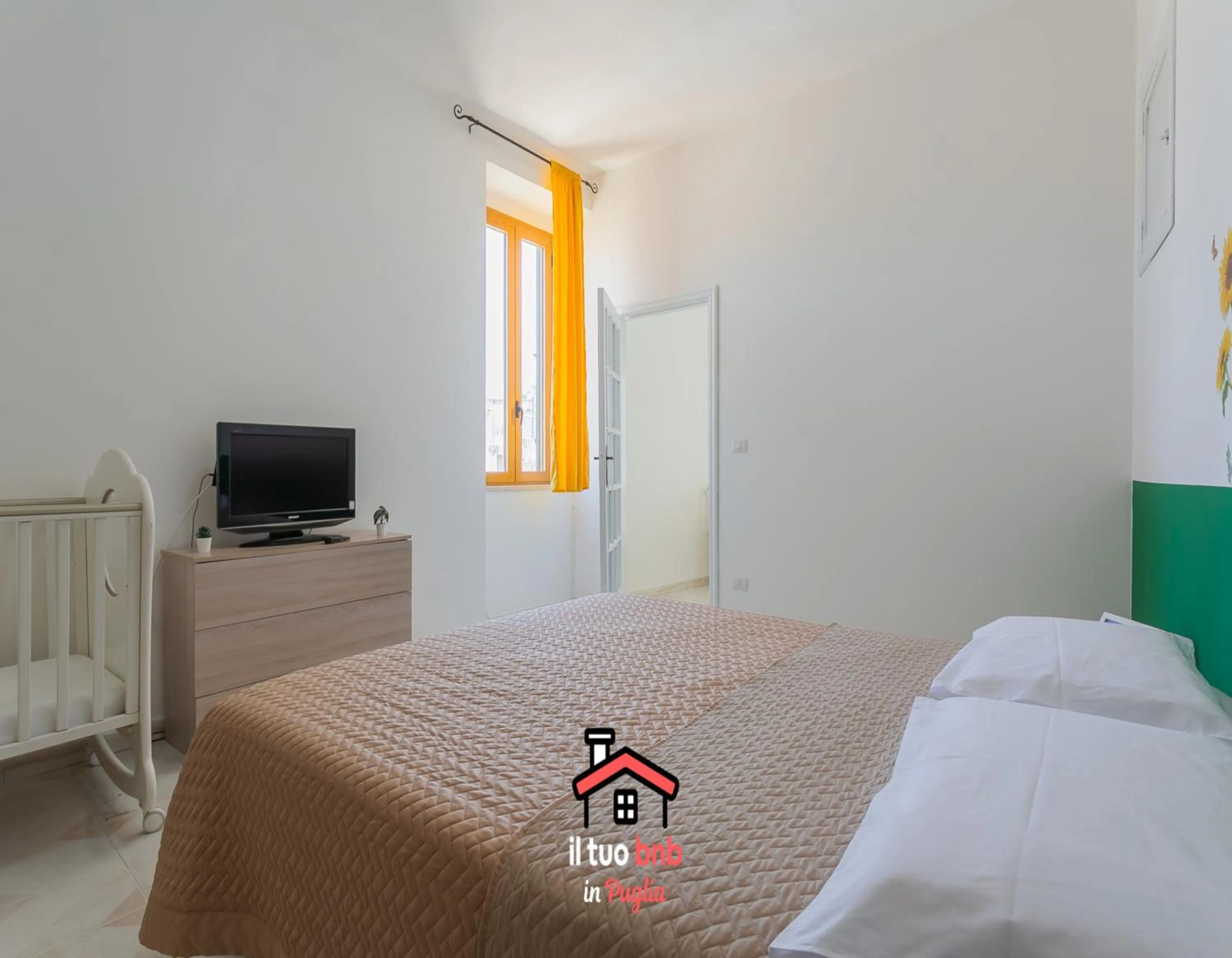 Bed in Casa Bianca bnb,Big Terrace,10 min Airport Beaches