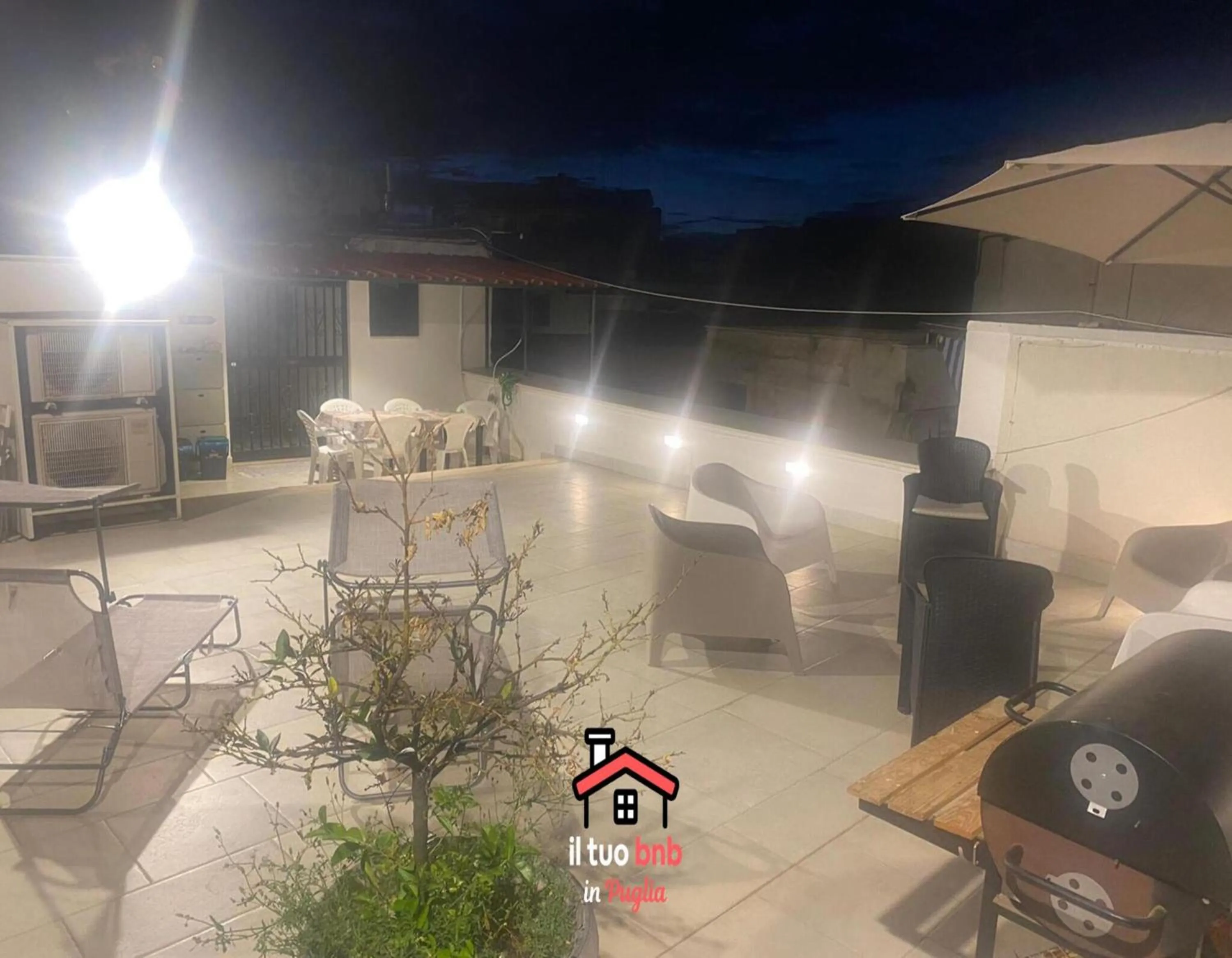 Property building in Casa Bianca bnb,Big Terrace,10 min Airport Beaches