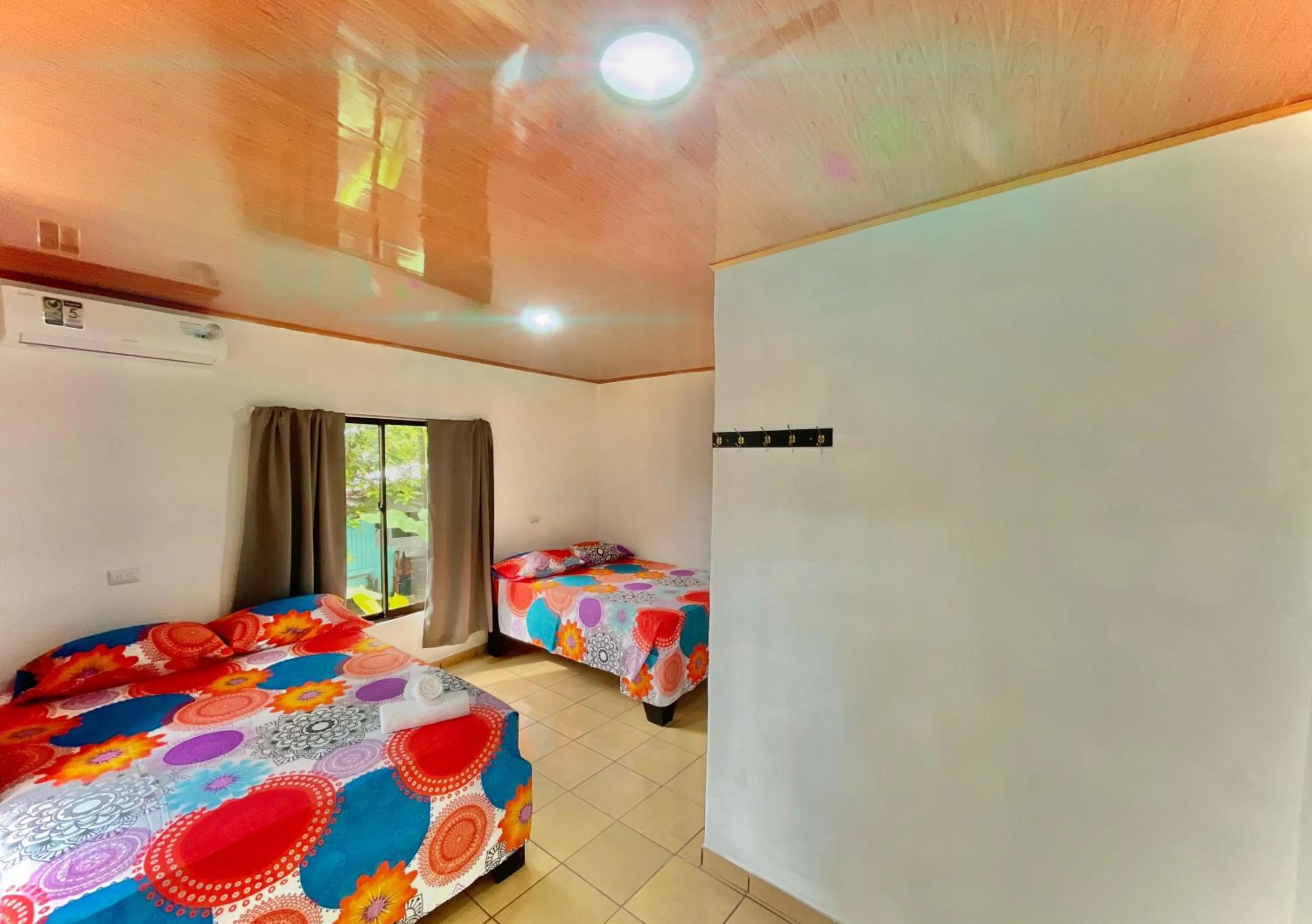 Photo of the whole room, Bed in Carey Lodging