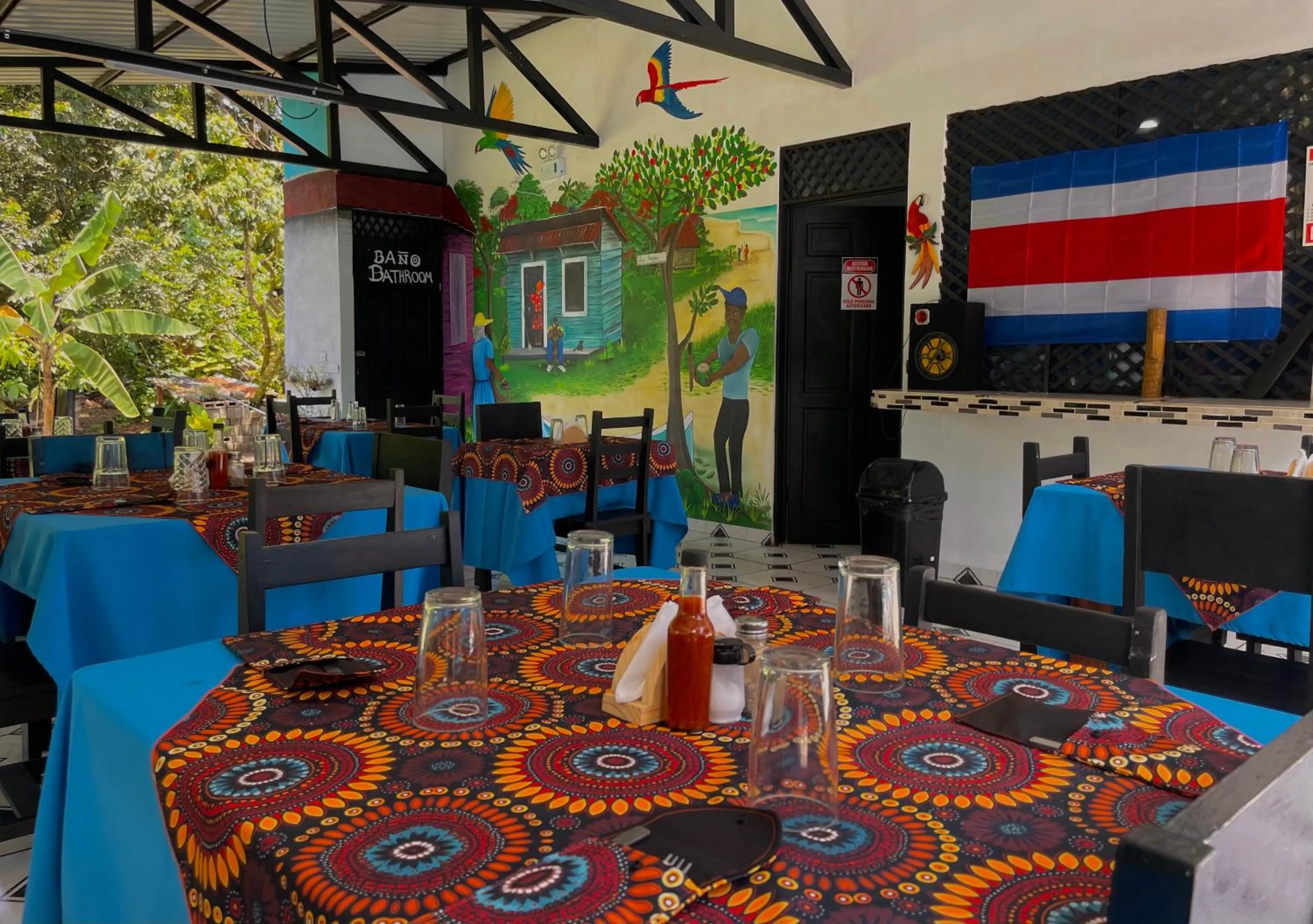 Restaurant/places to eat in Carey Lodging