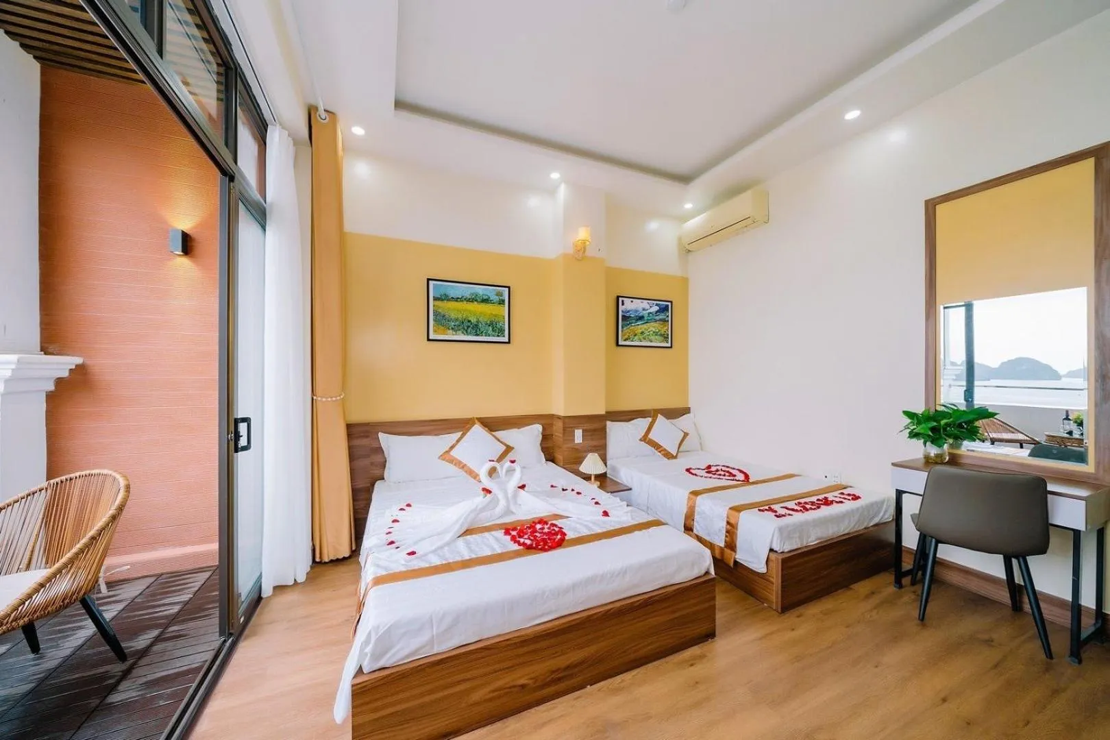 Lang Chai Metrpolis Cat Ba Hotel and Restaurant