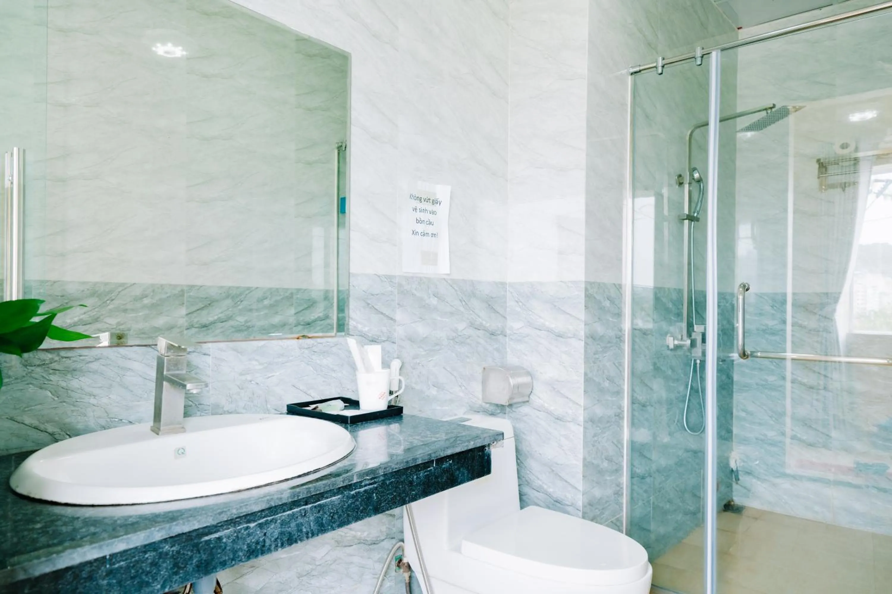 Lang Chai Metrpolis Cat Ba Hotel and Restaurant