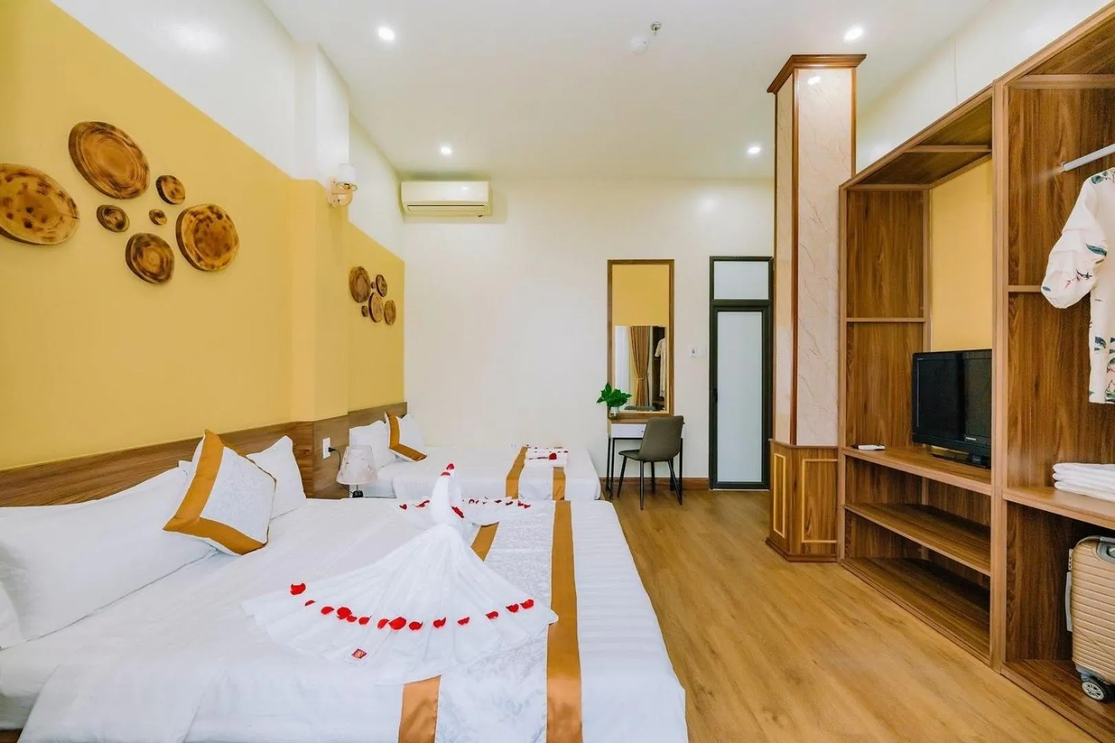 Lang Chai Metrpolis Cat Ba Hotel and Restaurant