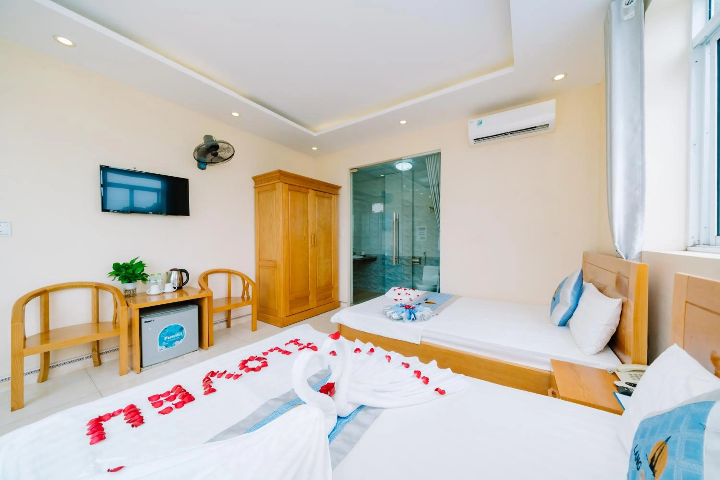 Lang Chai Metrpolis Cat Ba Hotel and Restaurant