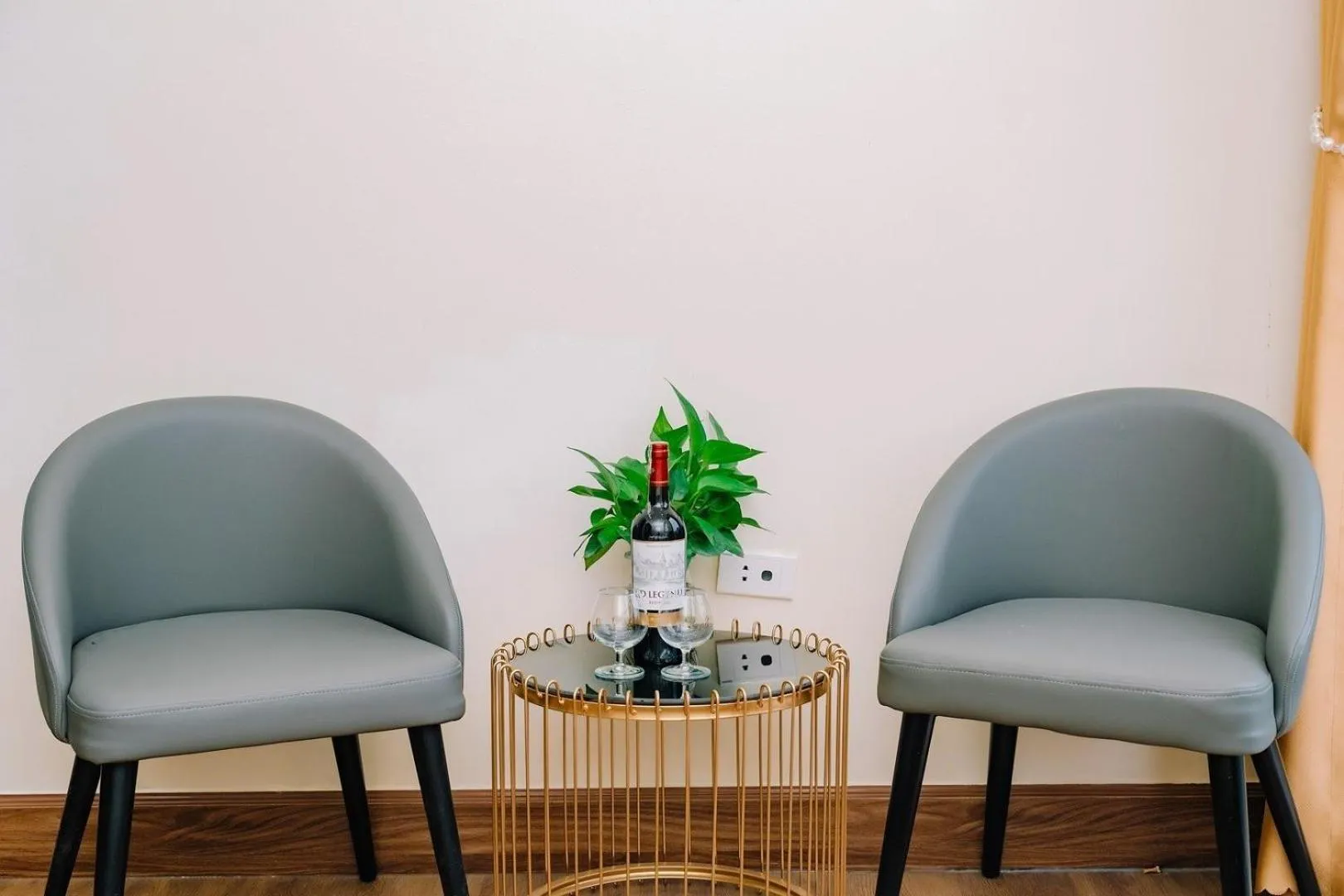 Lang Chai Metrpolis Cat Ba Hotel and Restaurant