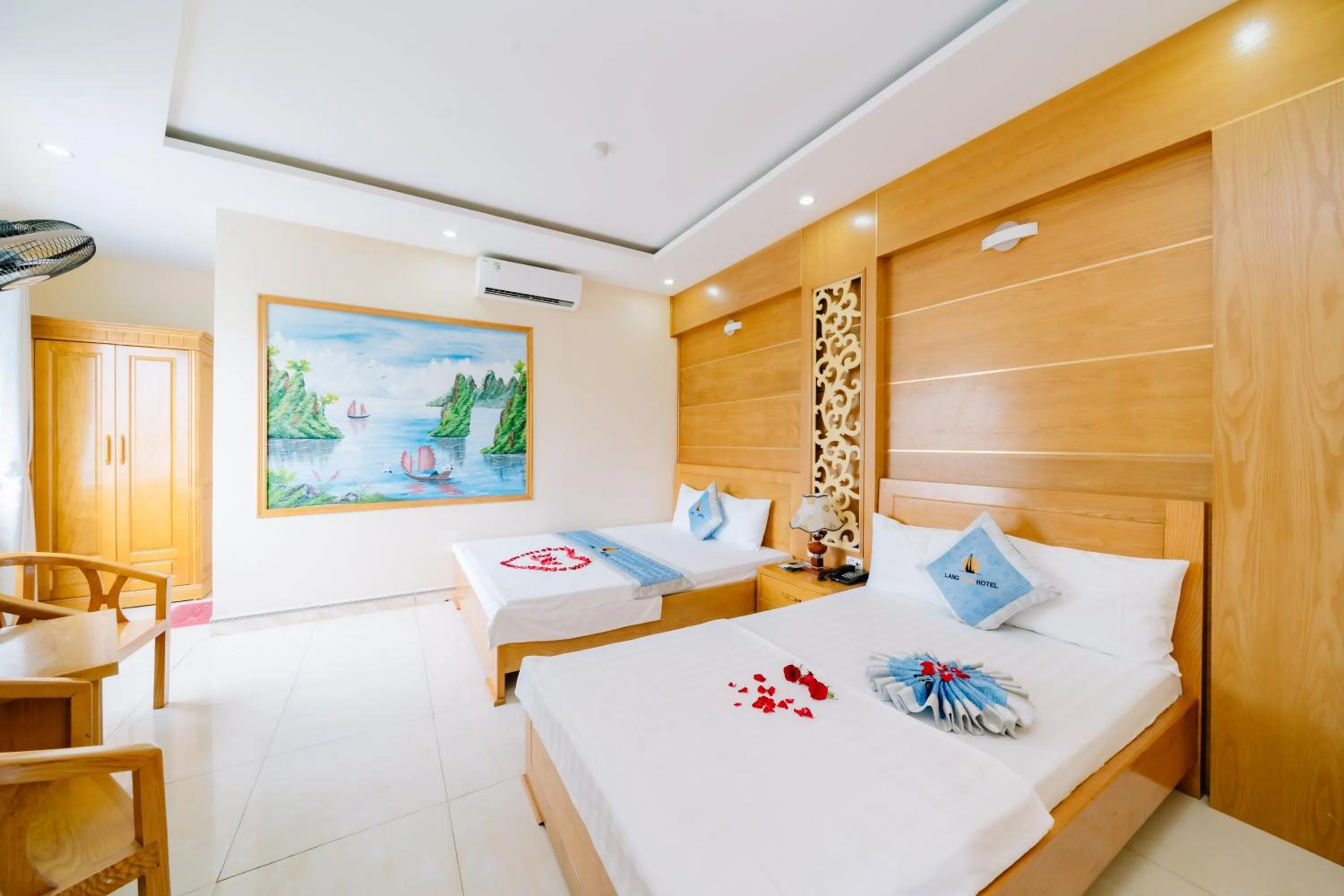 Lang Chai Metrpolis Cat Ba Hotel and Restaurant