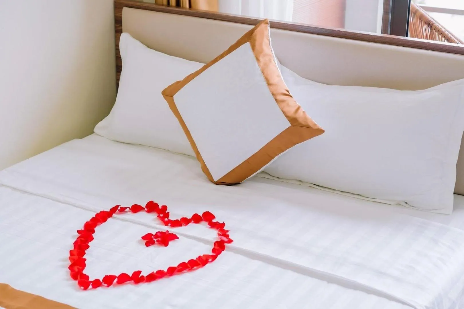 Lang Chai Metrpolis Cat Ba Hotel and Restaurant